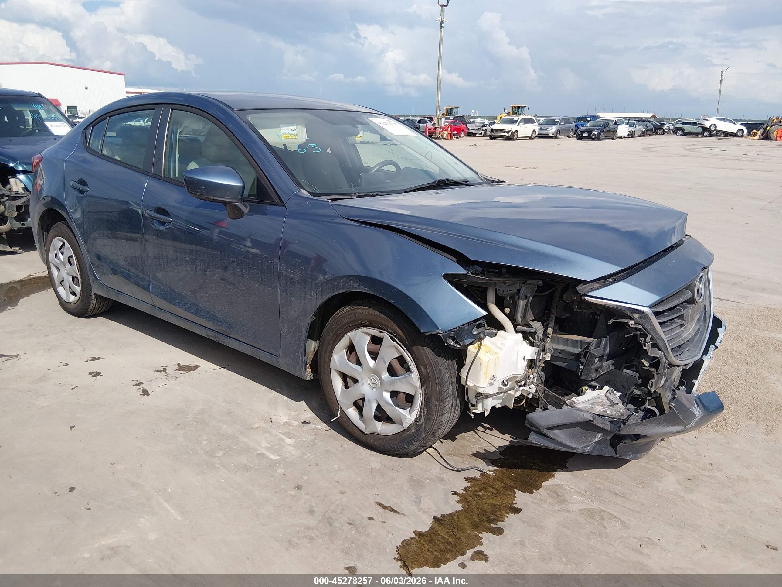 2016 Mazda 3 i Sport, VIN 3MZBM1T74GM307638 — Перед