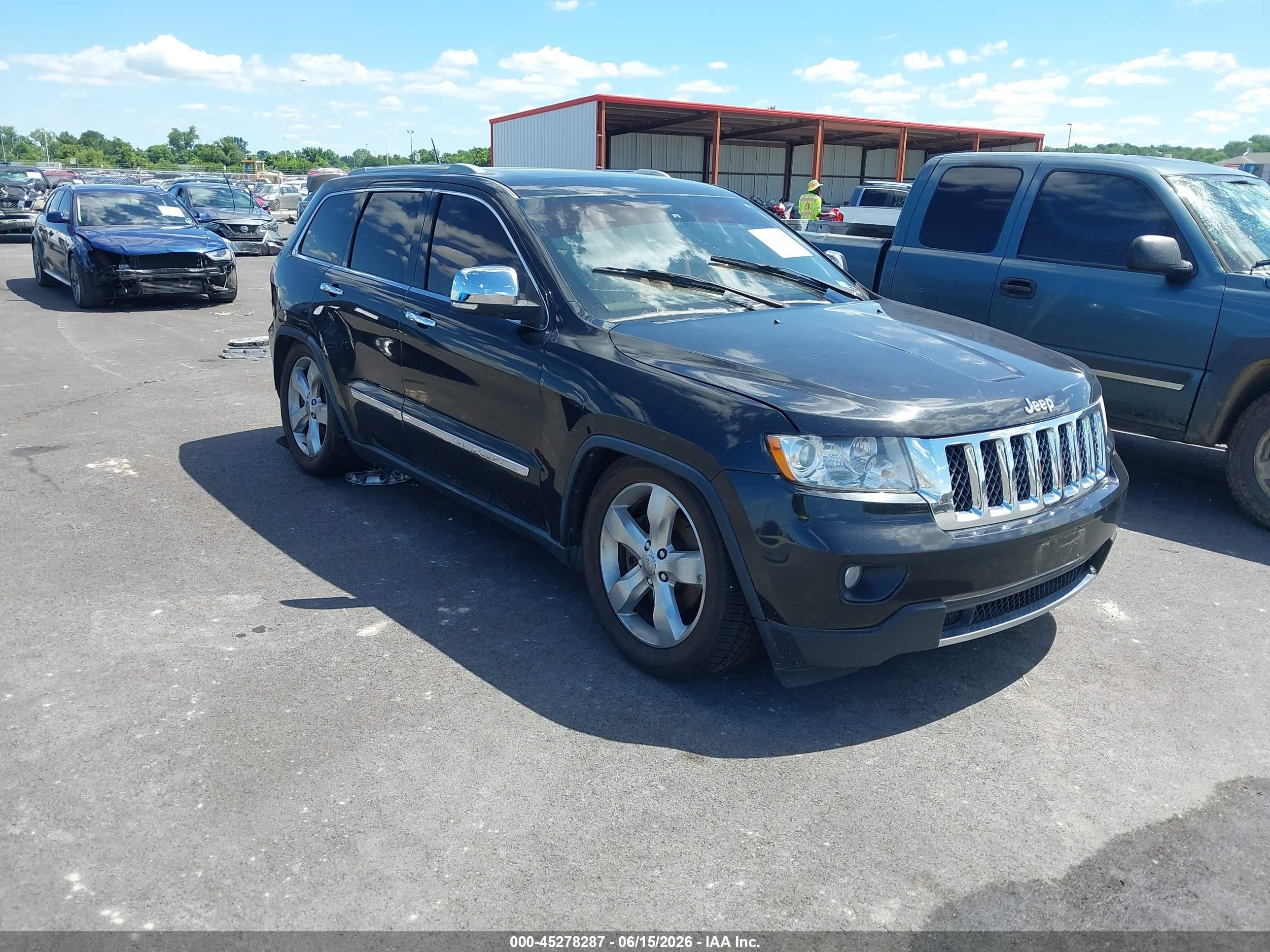 2012 Jeep Grand Cherokee Overland Summit, VIN 1C4RJFCT2CC220773 — Normal wear
