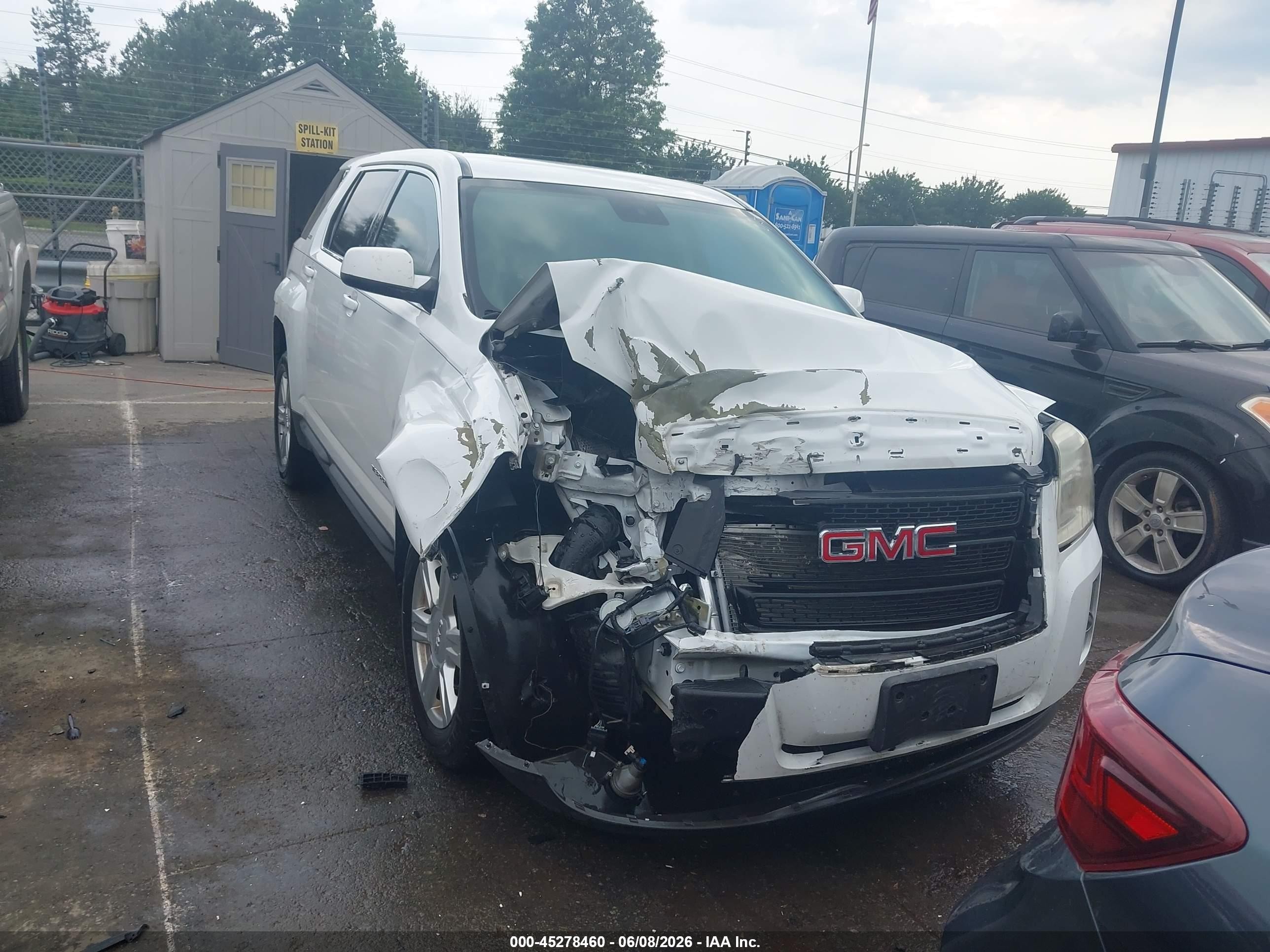 2014 GMC Terrain SLE, VIN 2GKALMEK4E6134994 — Front end
