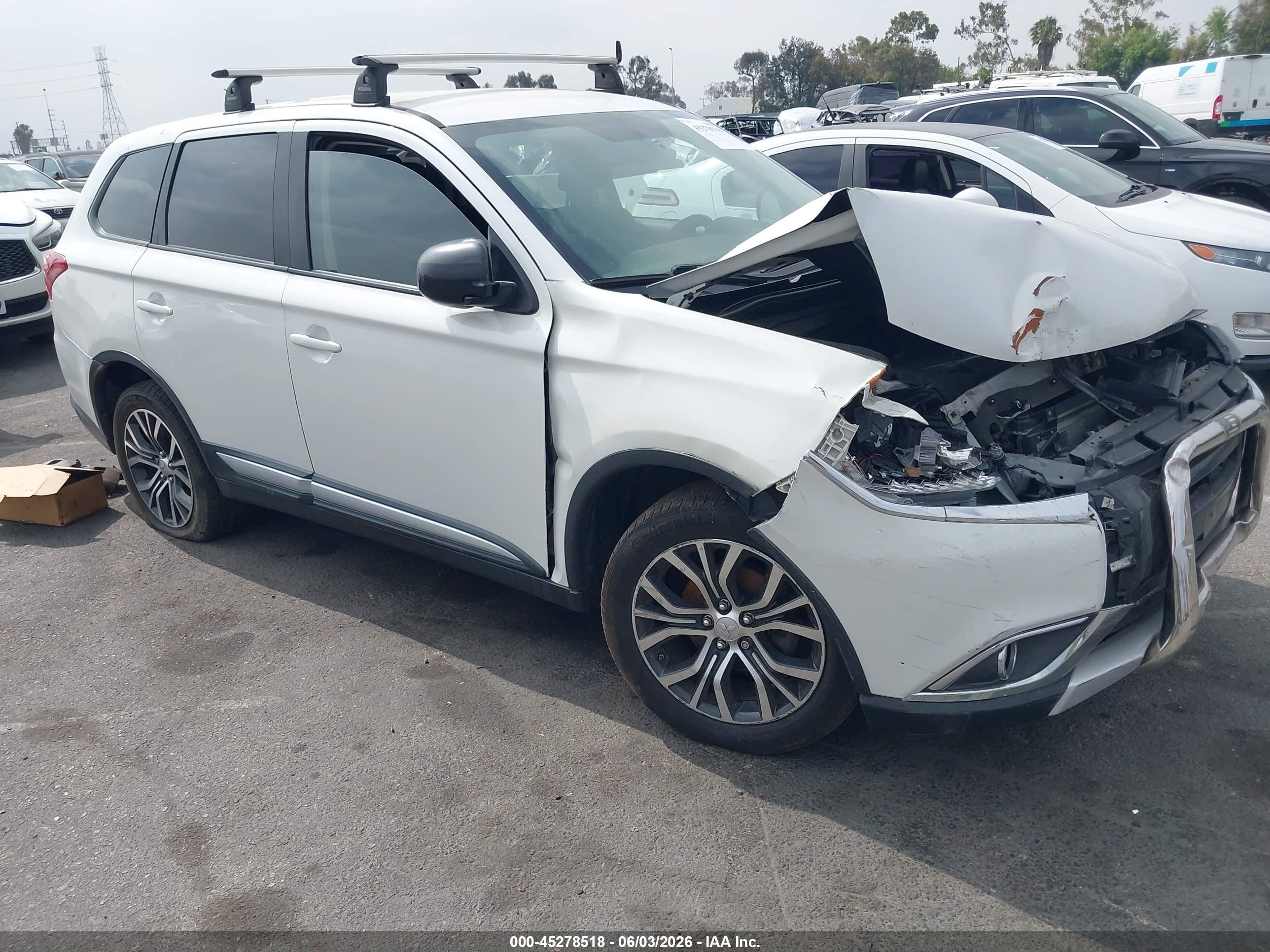 2016 Mitsubishi Outlander ES, VIN JA4AD2A37GZ000347 — Front end