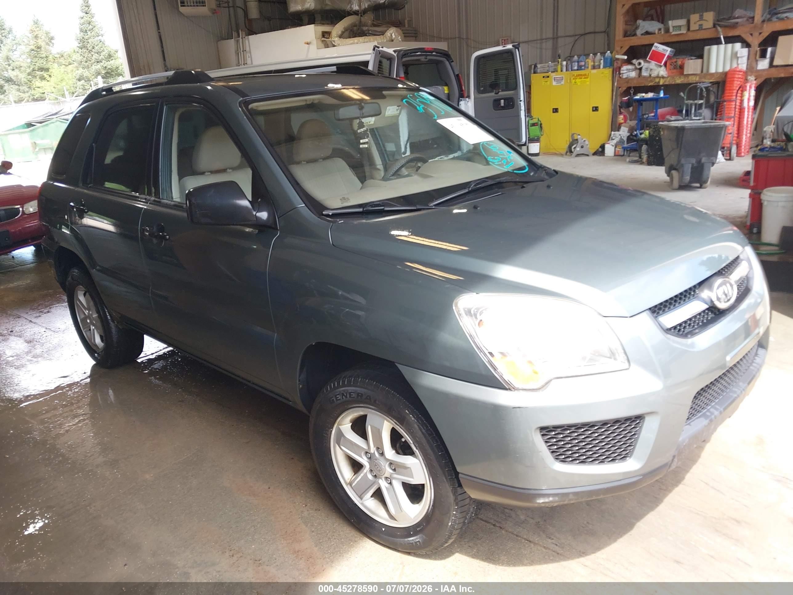 2009 Kia Sportage LX, VIN KNDJE723797622315 — Side