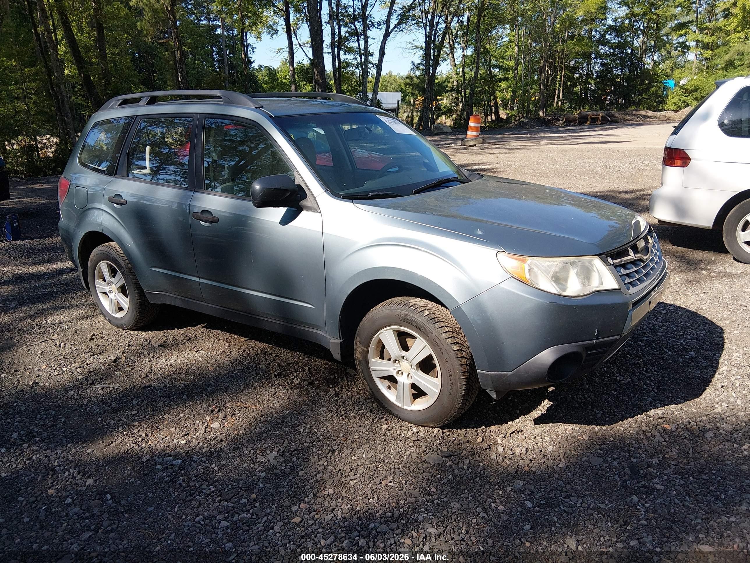 2011 Subaru Forester X, VIN JF2SHBBC2BH771148 — Перед