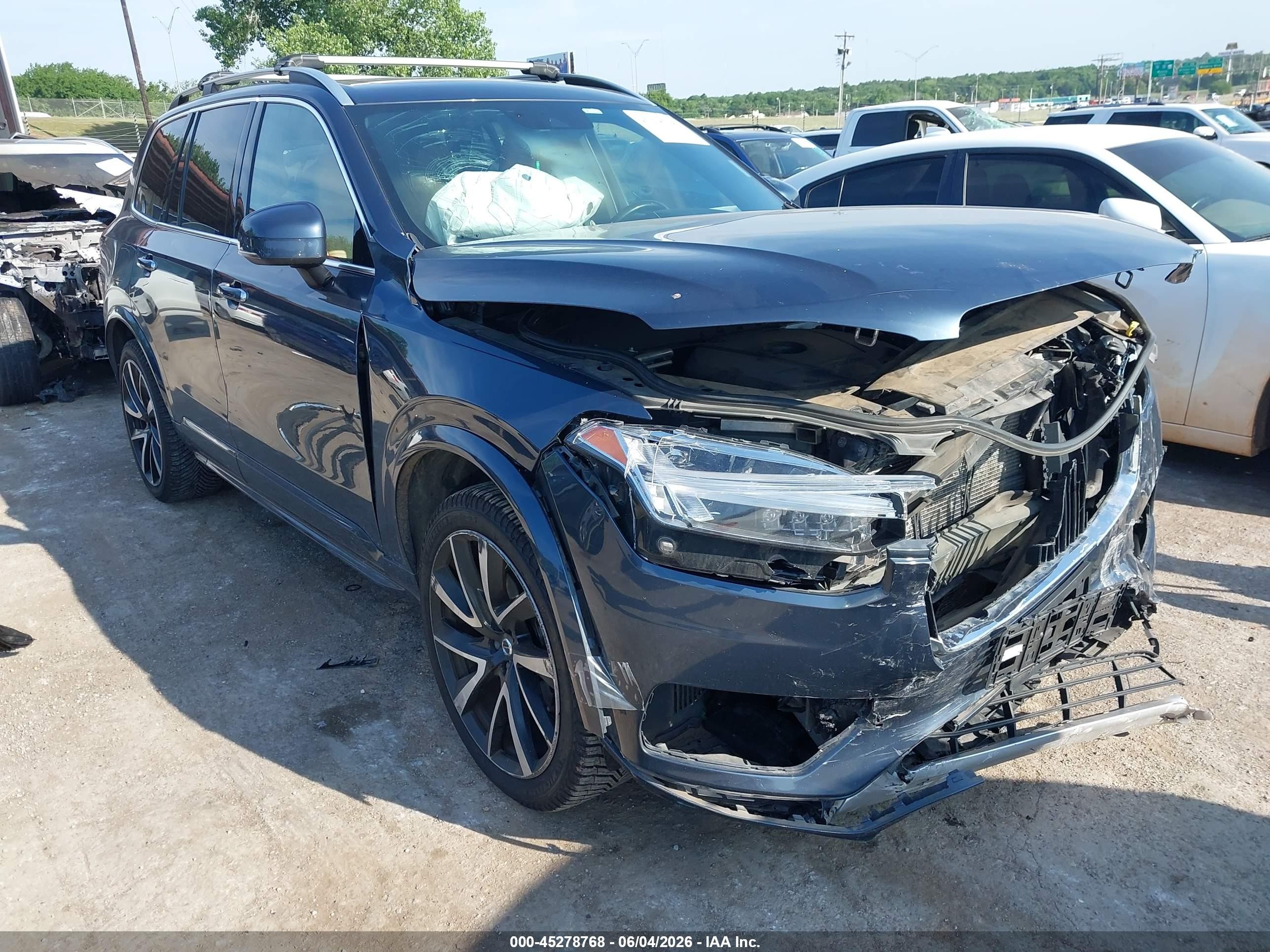 2019 Volvo XC90 Momentum, VIN YV4A22PK2K1441186 — Front end