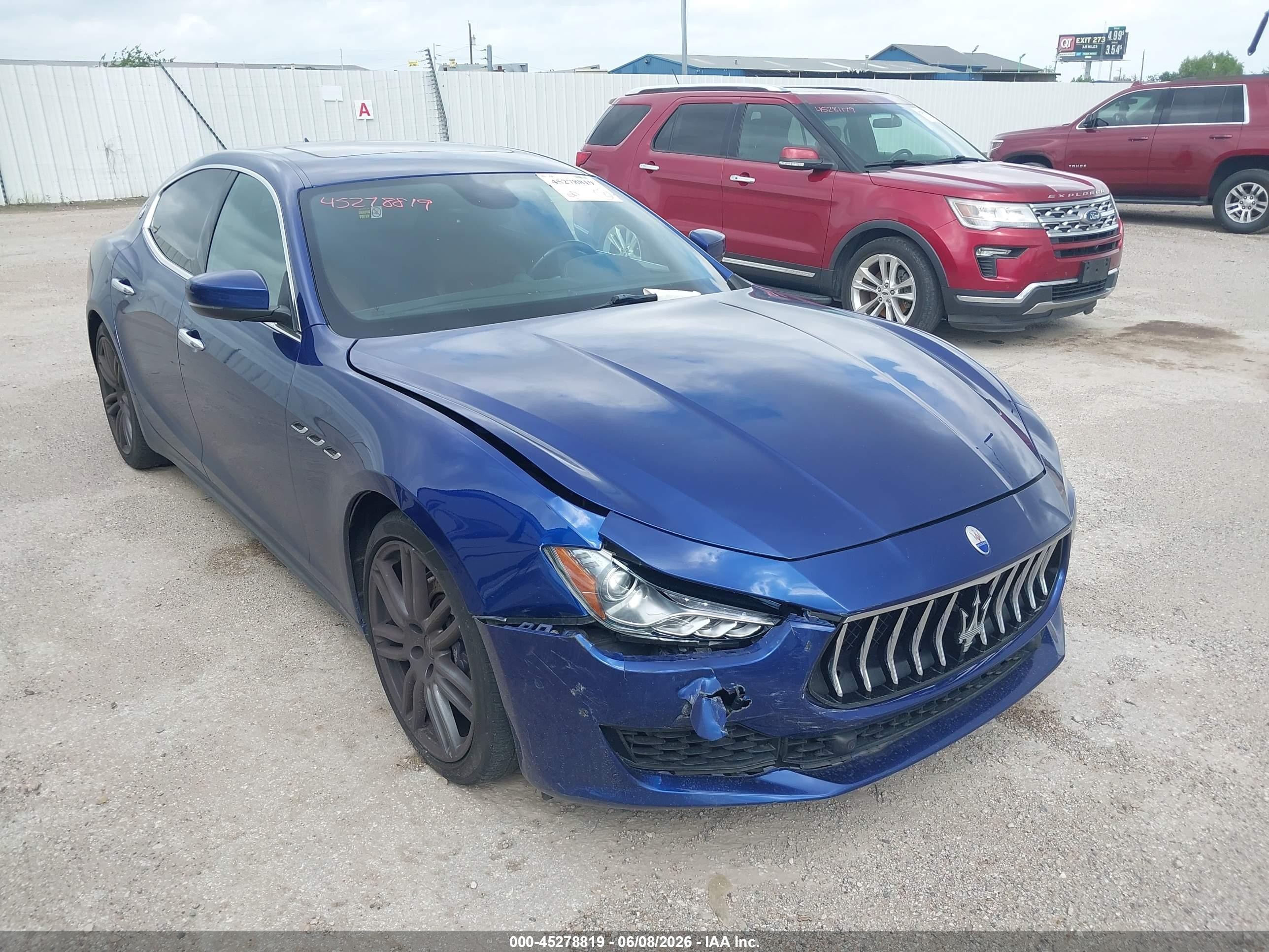 2018 Maserati Ghibli S Q4, VIN ZAM57YTA4J1271672 — Перед
