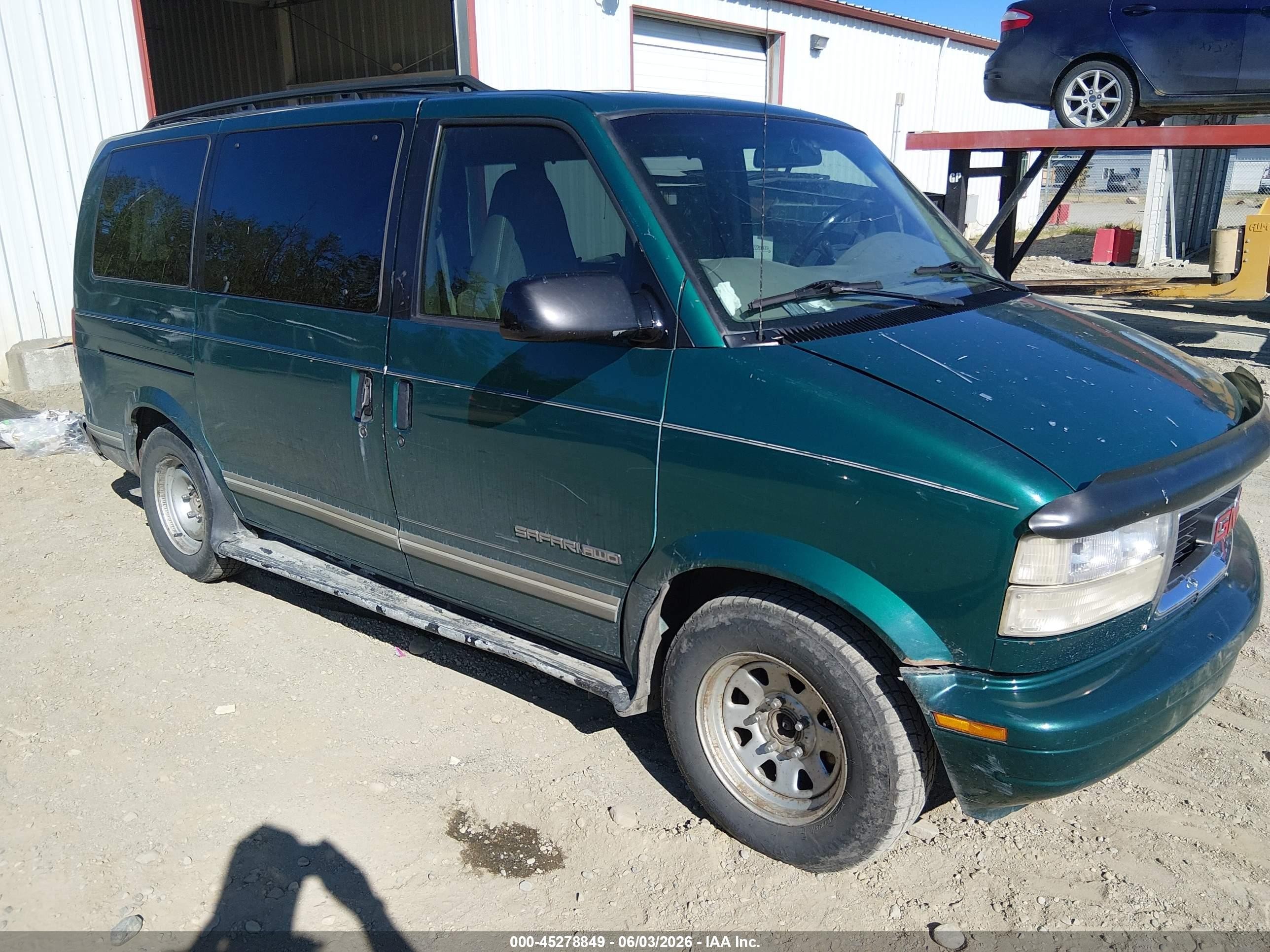 1999 GMC Safari, VIN 1GKEL19W7XB513601 — Side