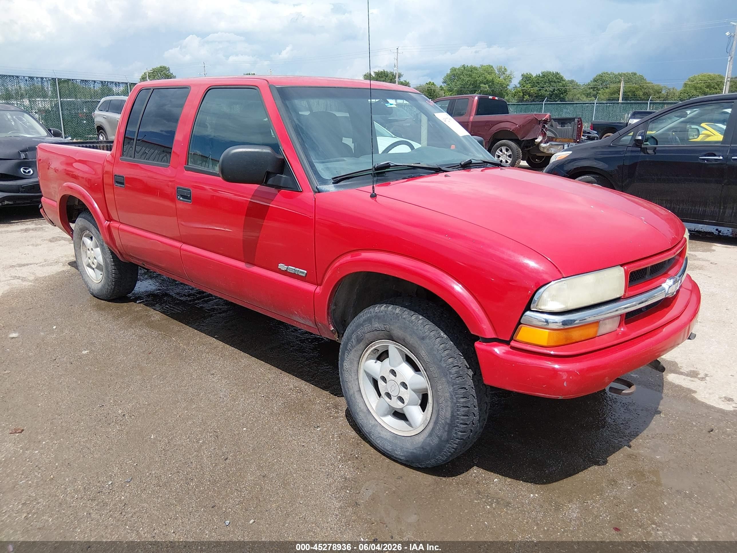 2004 Chevrolet S-10 LS, VIN 1GCDT13X44K103990 — Normal wear