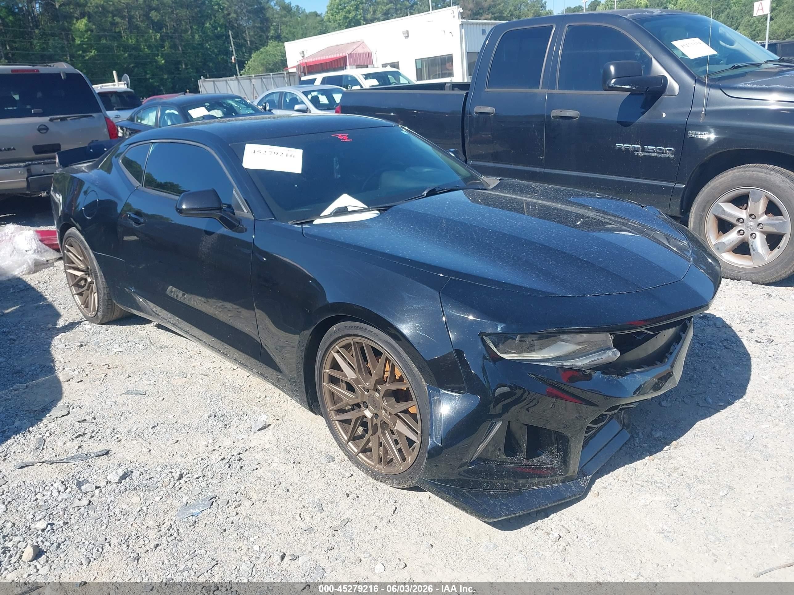 2018 Chevrolet Camaro 1LT, VIN 1G1FB1RS2J0139376 — Front end