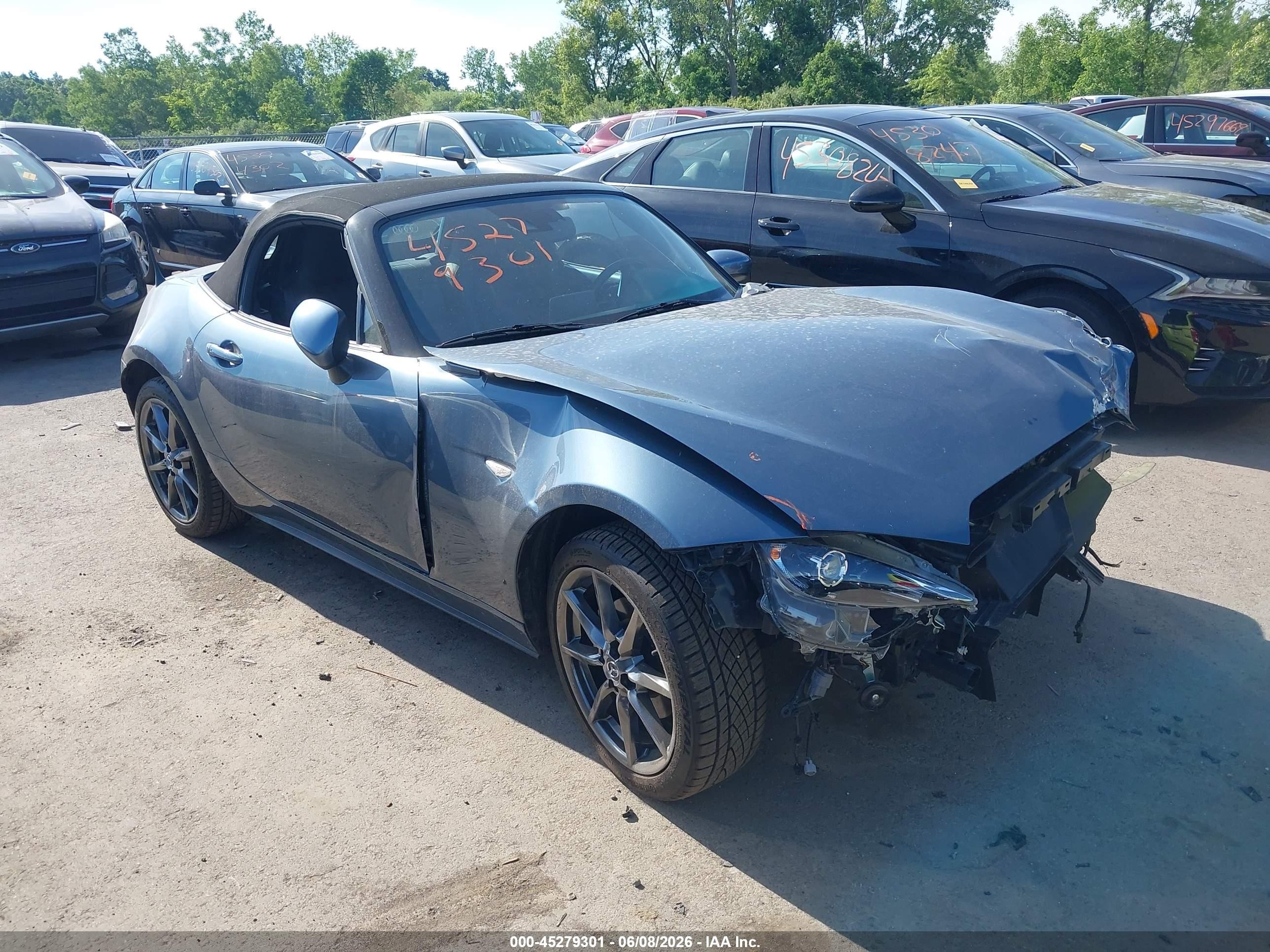2016 Mazda MX-5 Miata Grand Touring, VIN JM1NDAD76G0117860 — Front end