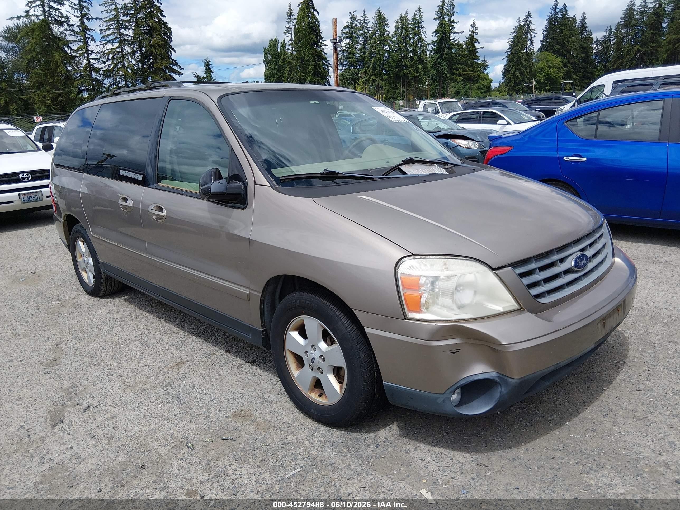 2004 Ford Freestar SES, VIN 2FMZA57684BA97945 — Front end