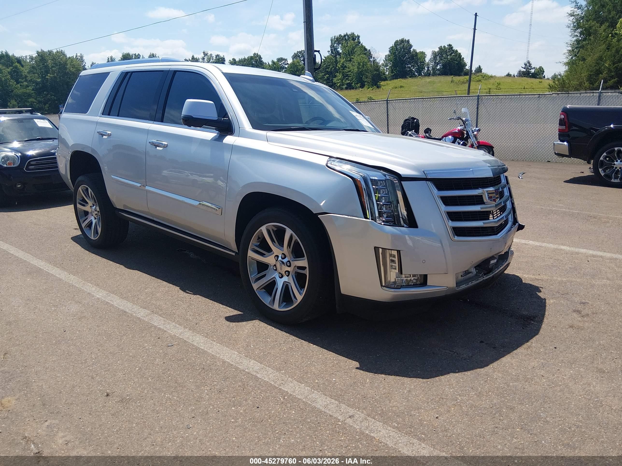 2015 Cadillac Escalade Premium, VIN 1GYS3NKJ2FR715153 — Front end
