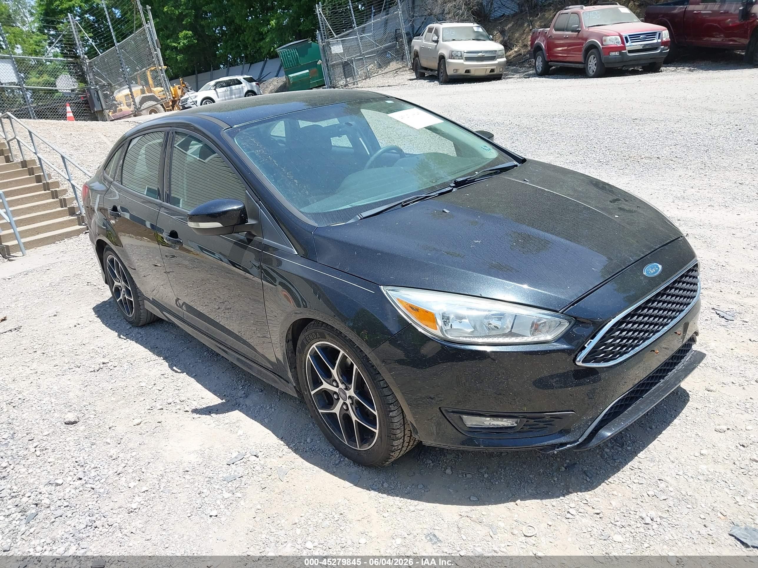 2015 Ford Focus SE, VIN 1FADP3F27FL253109 — Front end