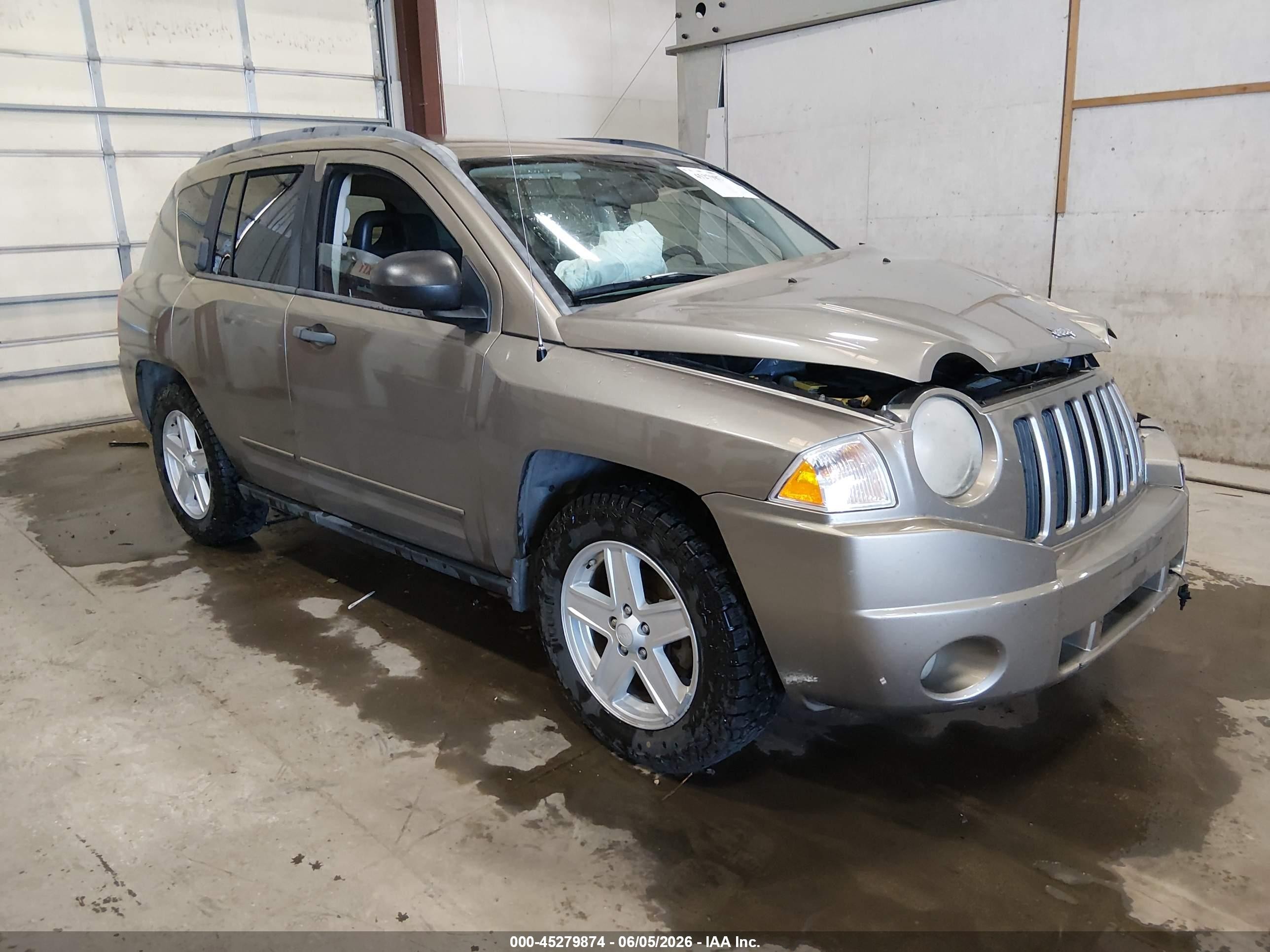 2008 Jeep Compass Sport, VIN 1J8FF47W28D707382 — Перед