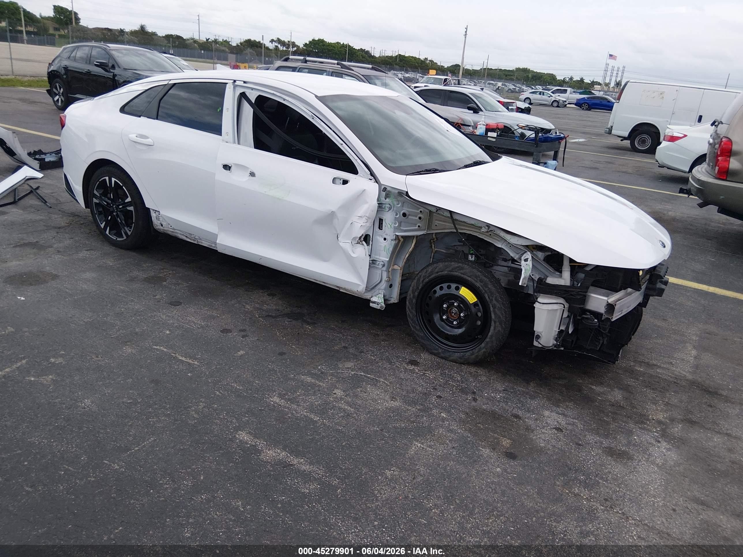 2021 Kia K5 GT-Line, VIN 5XXG64J23MG070598 — Side
