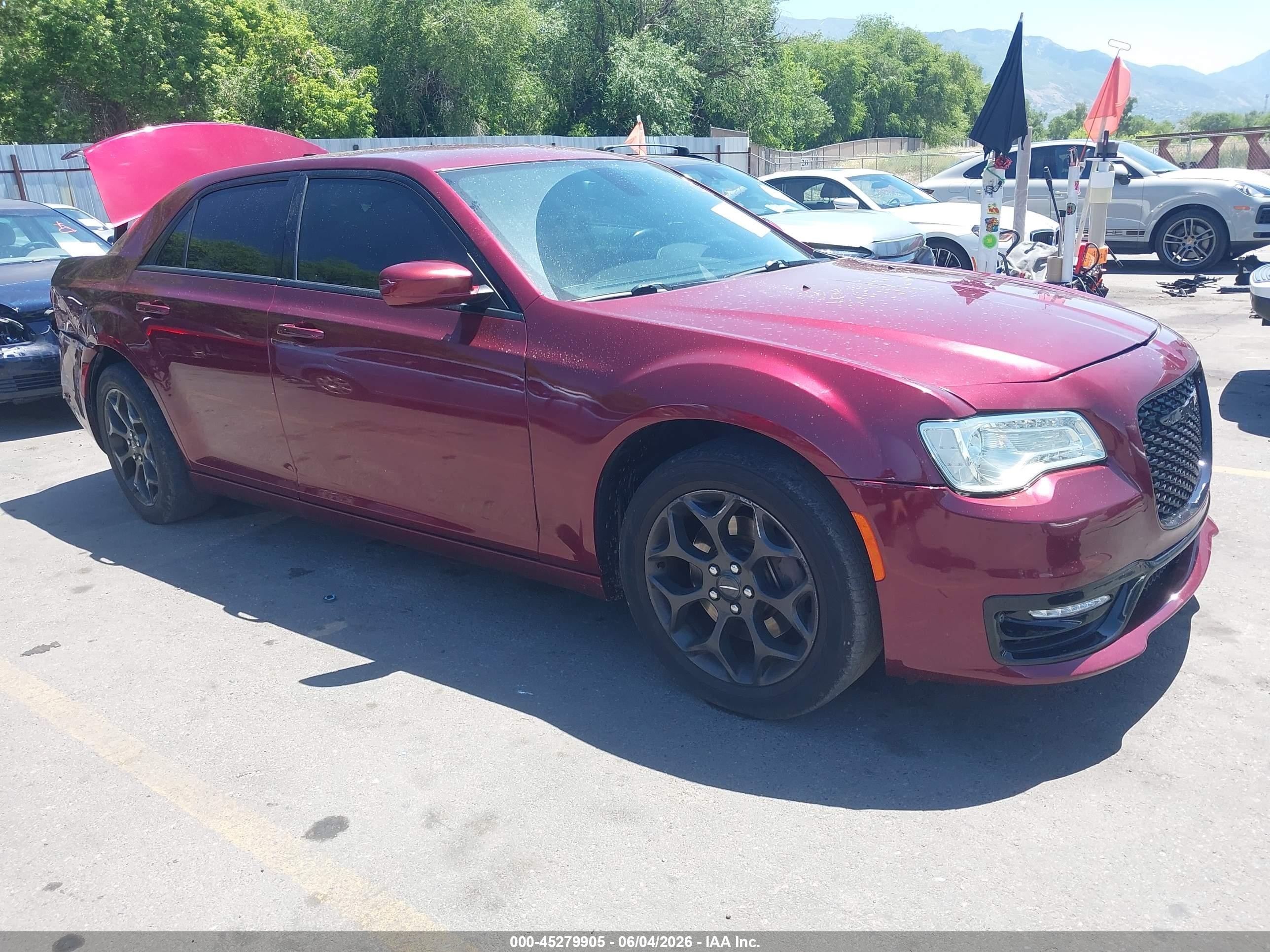2020 Chrysler 300 S, VIN 2C3CCAGG9LH150979 — Бок