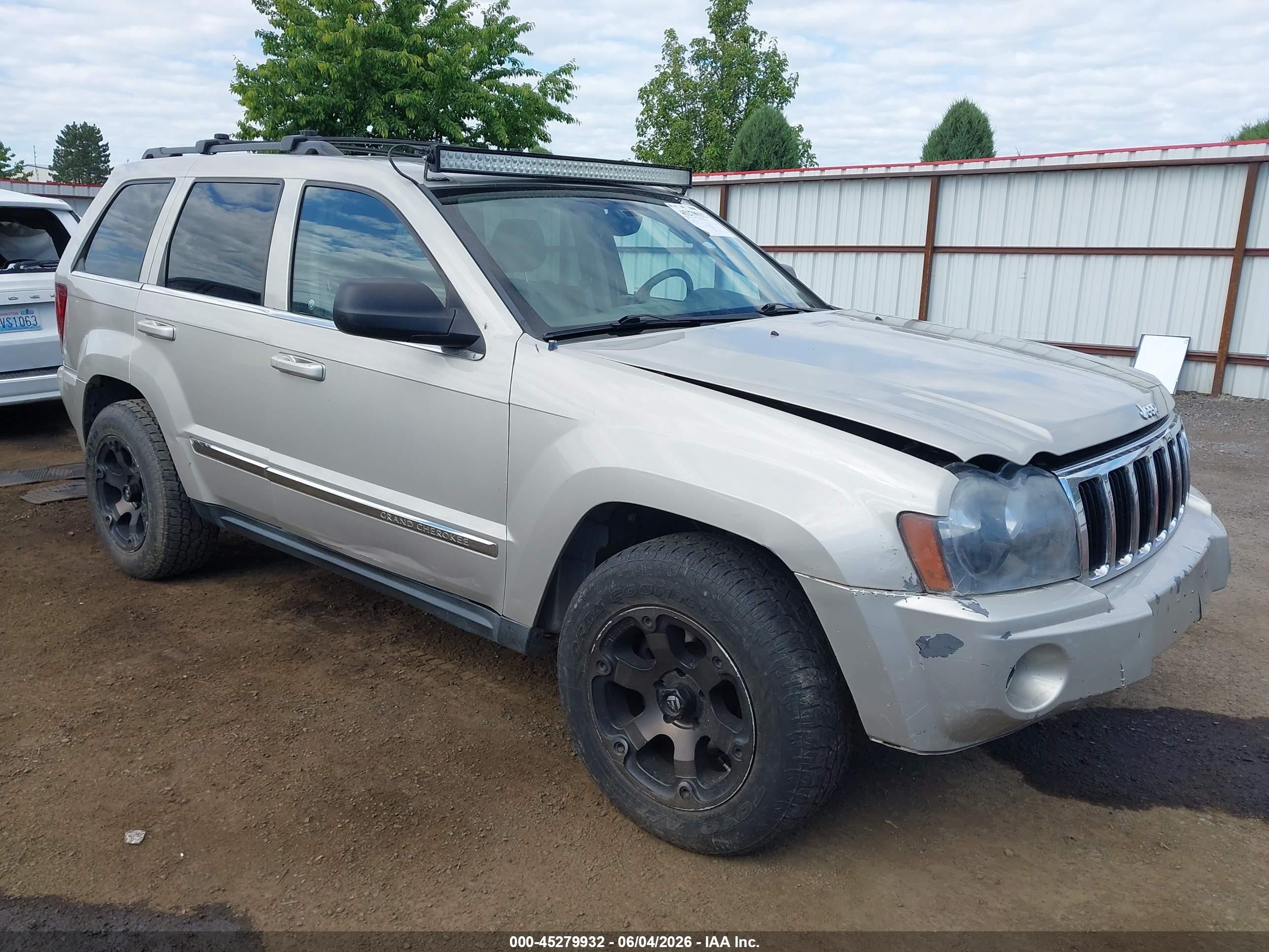 2006 Jeep Grand Cherokee Limited, VIN 1J4HR582X6C359160 — Front end