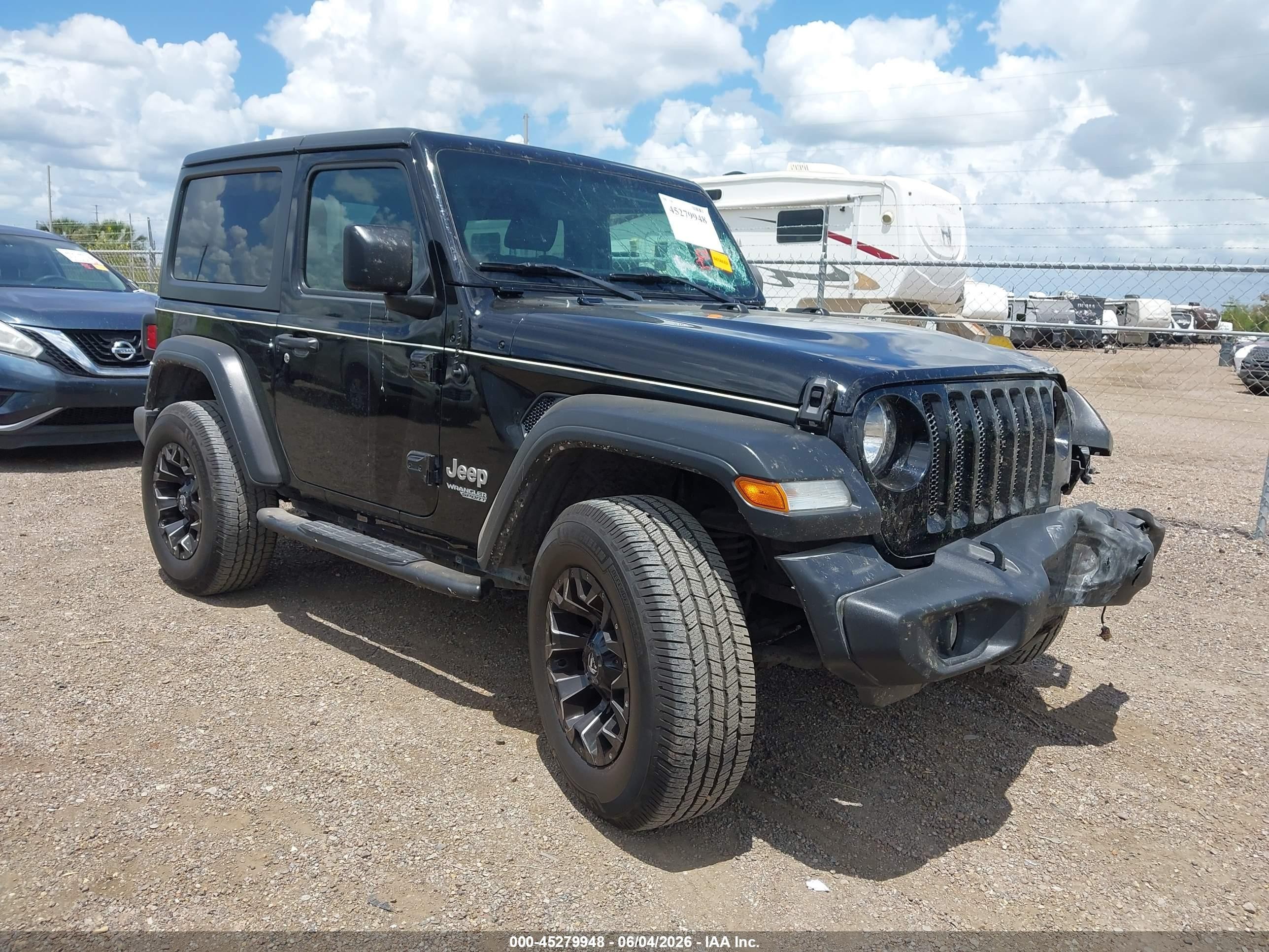 2019 Jeep Wrangler Sport S, VIN 1C4GJXAG8KW619199 — Перед