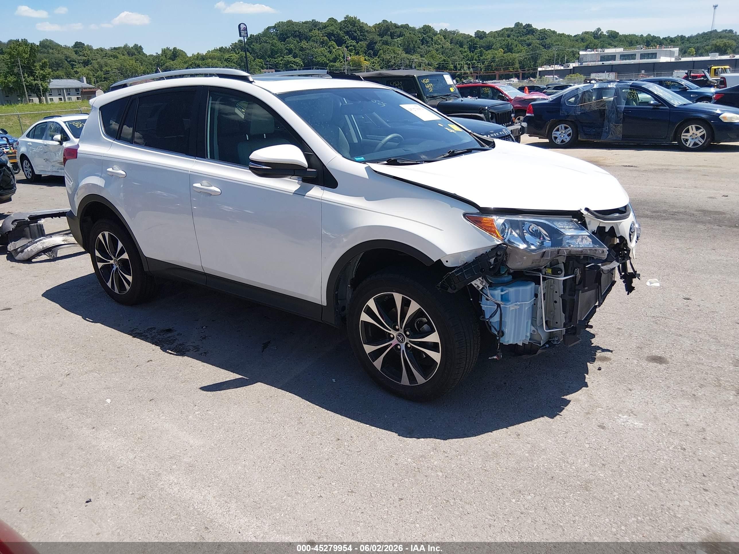 2015 Toyota RAV4 Limited, VIN 2T3YFREV6FW220306 — Front end