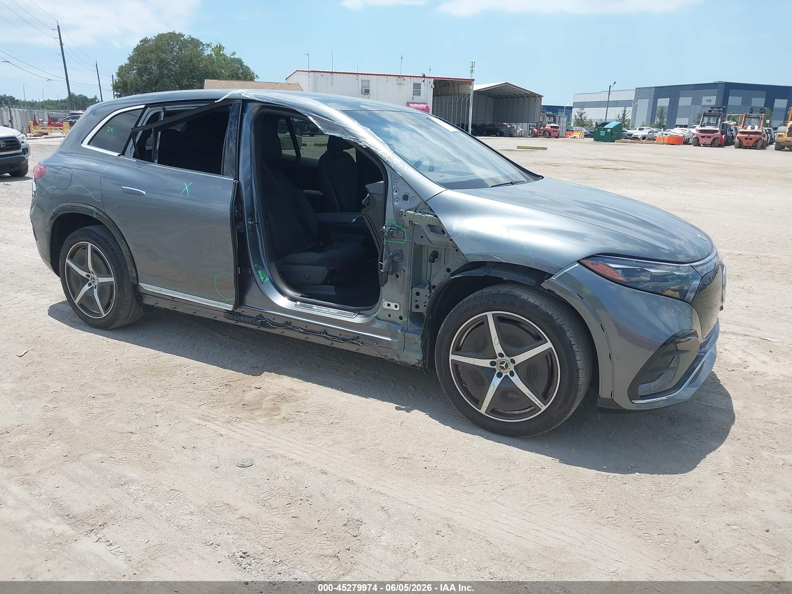 2023 Mercedes-Benz EQS 580, VIN 4JGDM4EB4PA014720 — Side