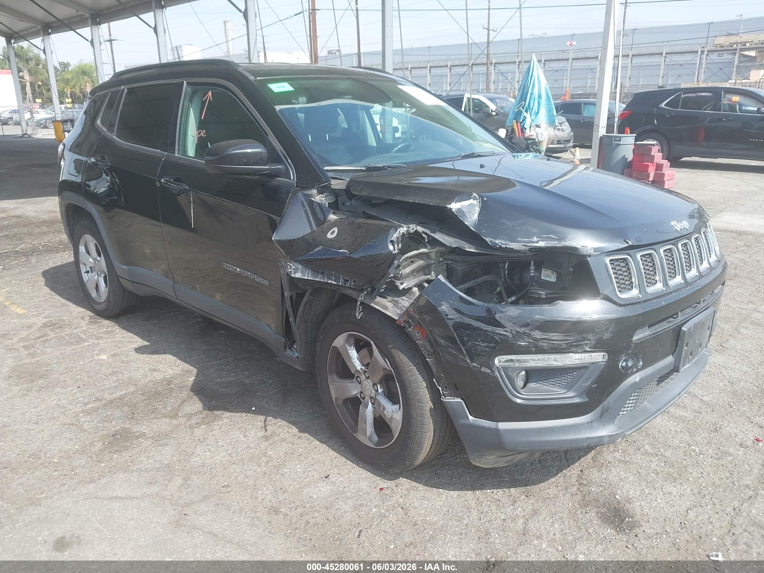 2018 Jeep Compass Latitude, VIN 3C4NJCBB0JT165540 — Side
