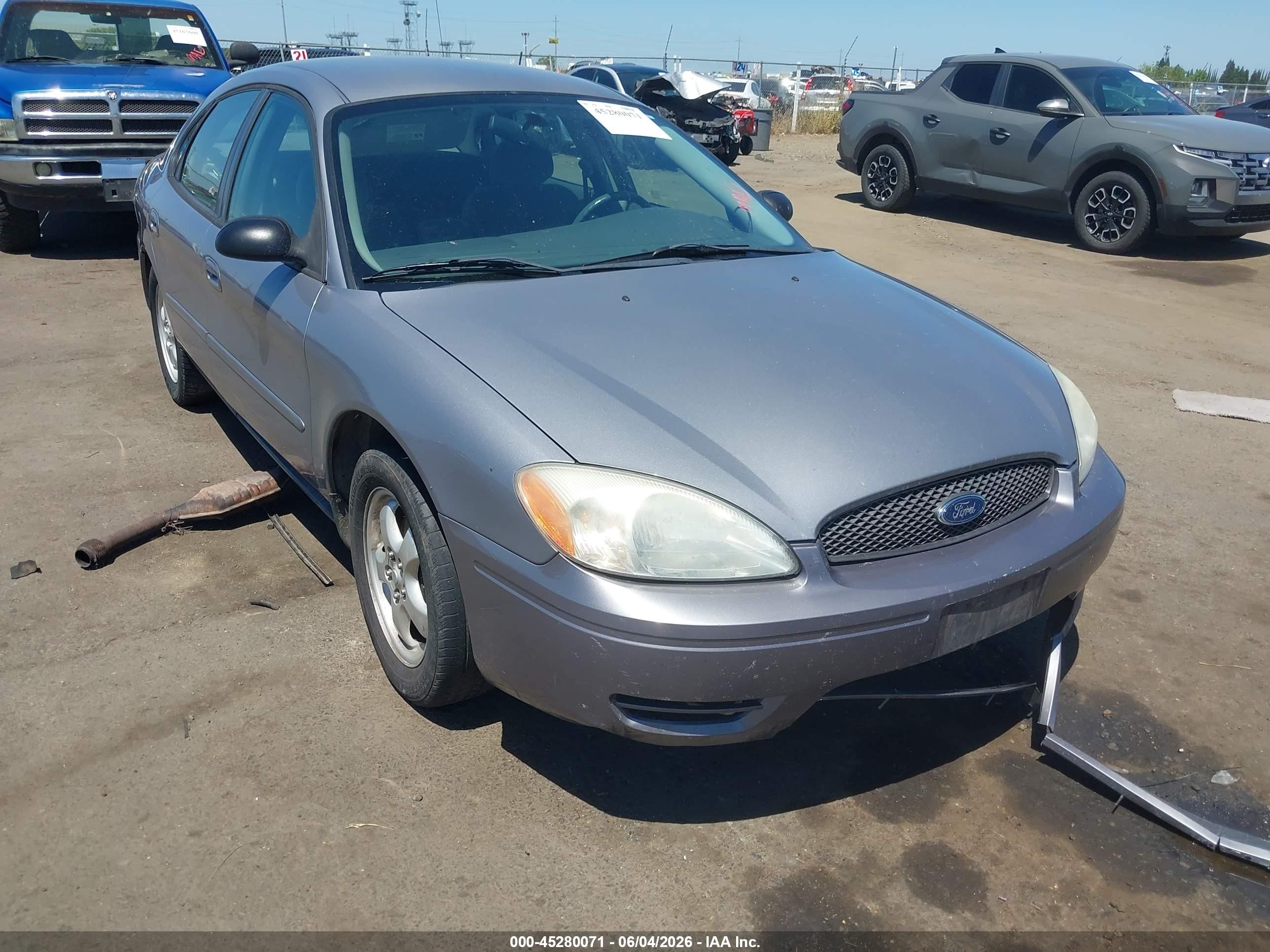2007 Ford Taurus SE, VIN 1FAFP53U27A132348 — Front end