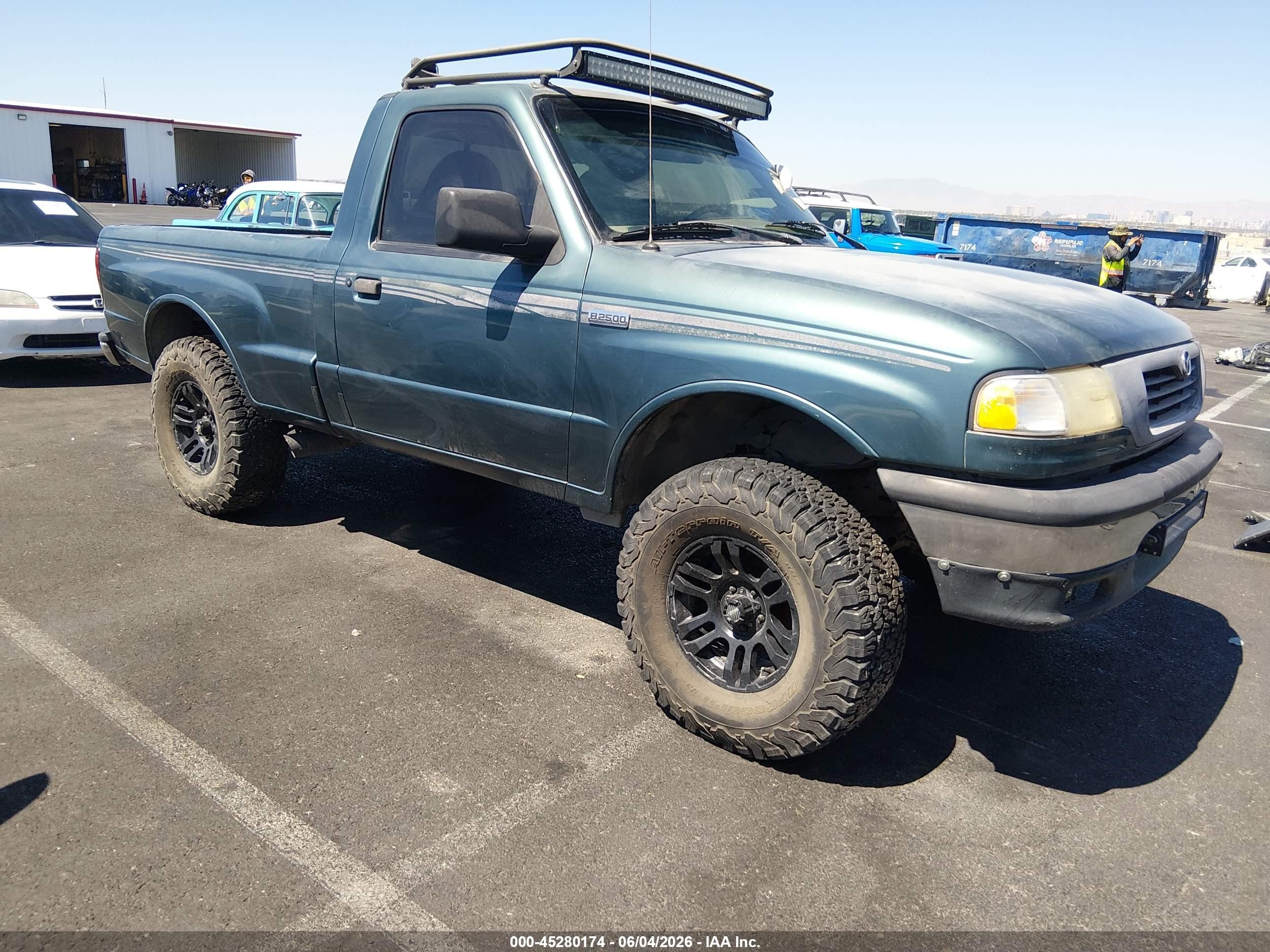 2000 Mazda B-Series SX, VIN 4F4YR12C7YTM16926 — Normal wear