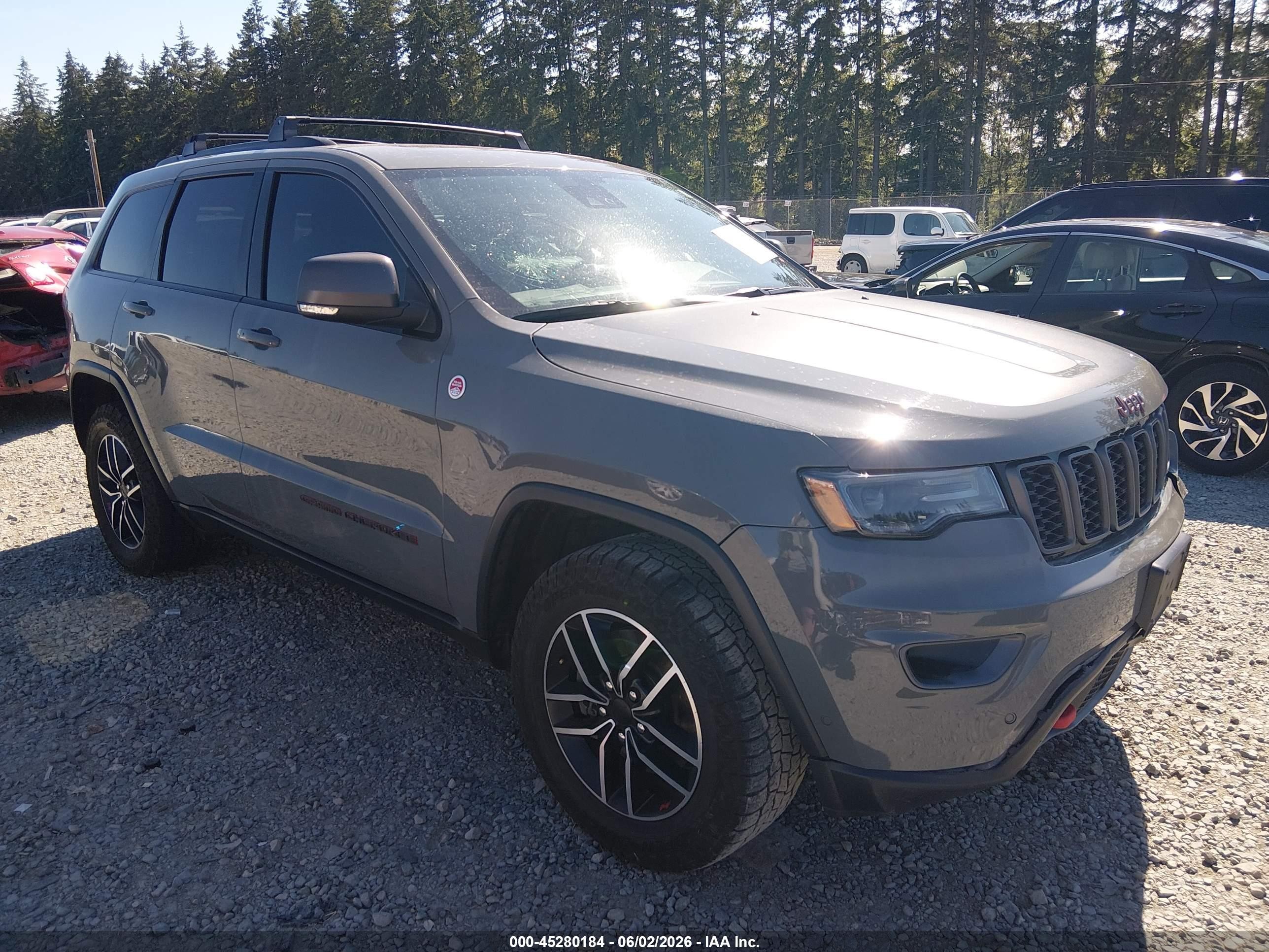 2021 Jeep Grand Cherokee Trailhawk, VIN 1C4RJFLGXMC745701 — Front end