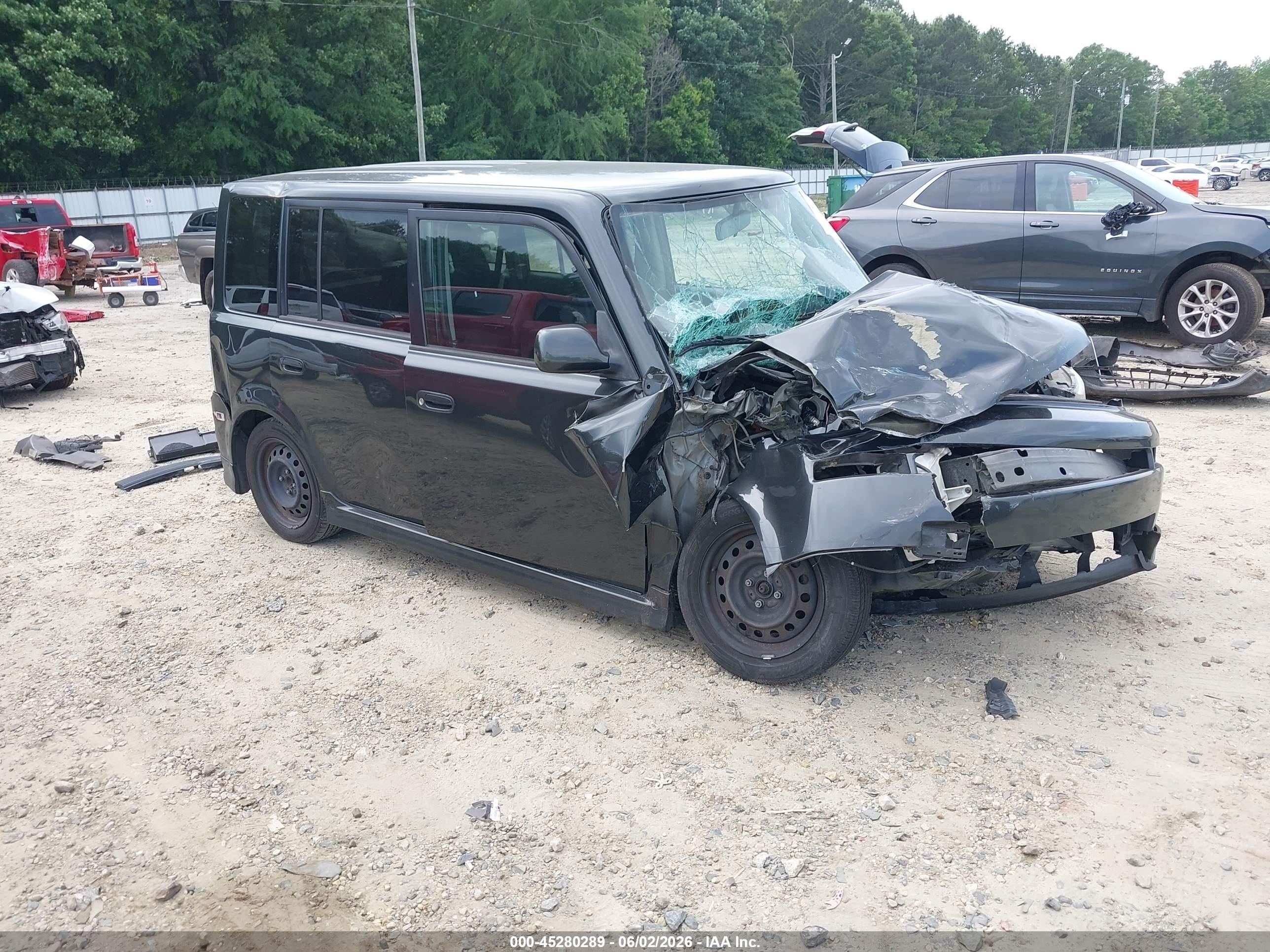 2006 Scion xB, VIN JTLKT324864105070 — Перед