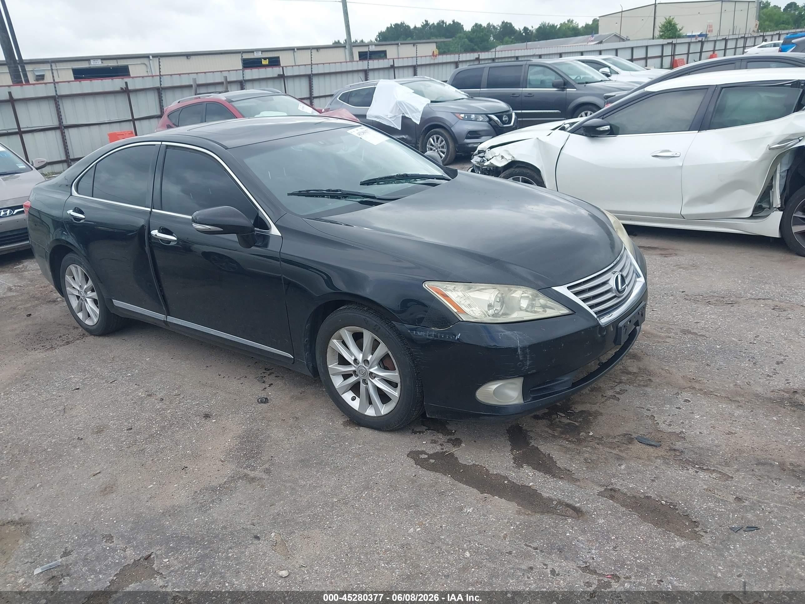 2011 Lexus ES 330, VIN JTHBK1EG6B2437120 — Side