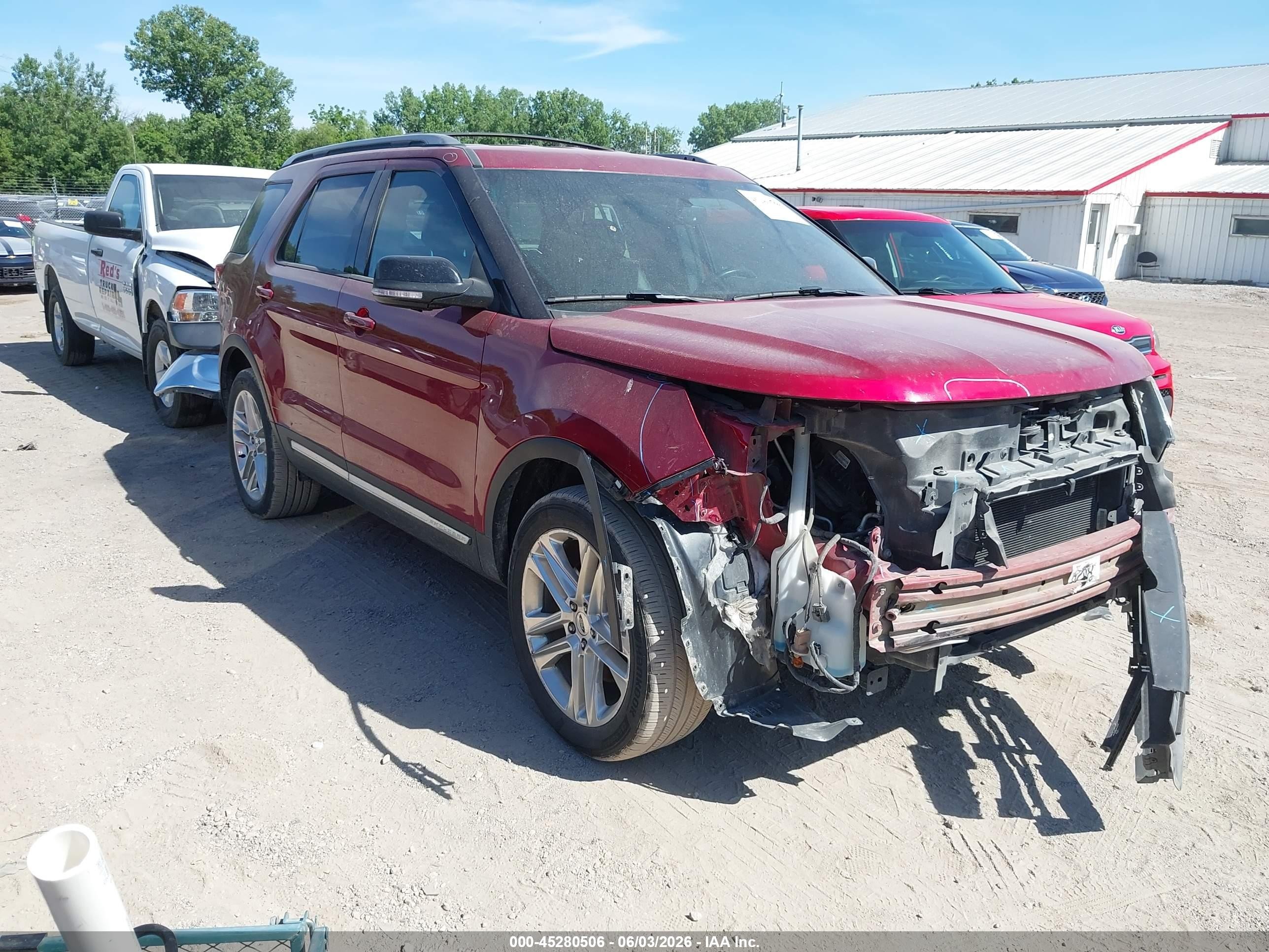 2017 Ford Explorer XLT, VIN 1FM5K8D83HGB91040 — Front end