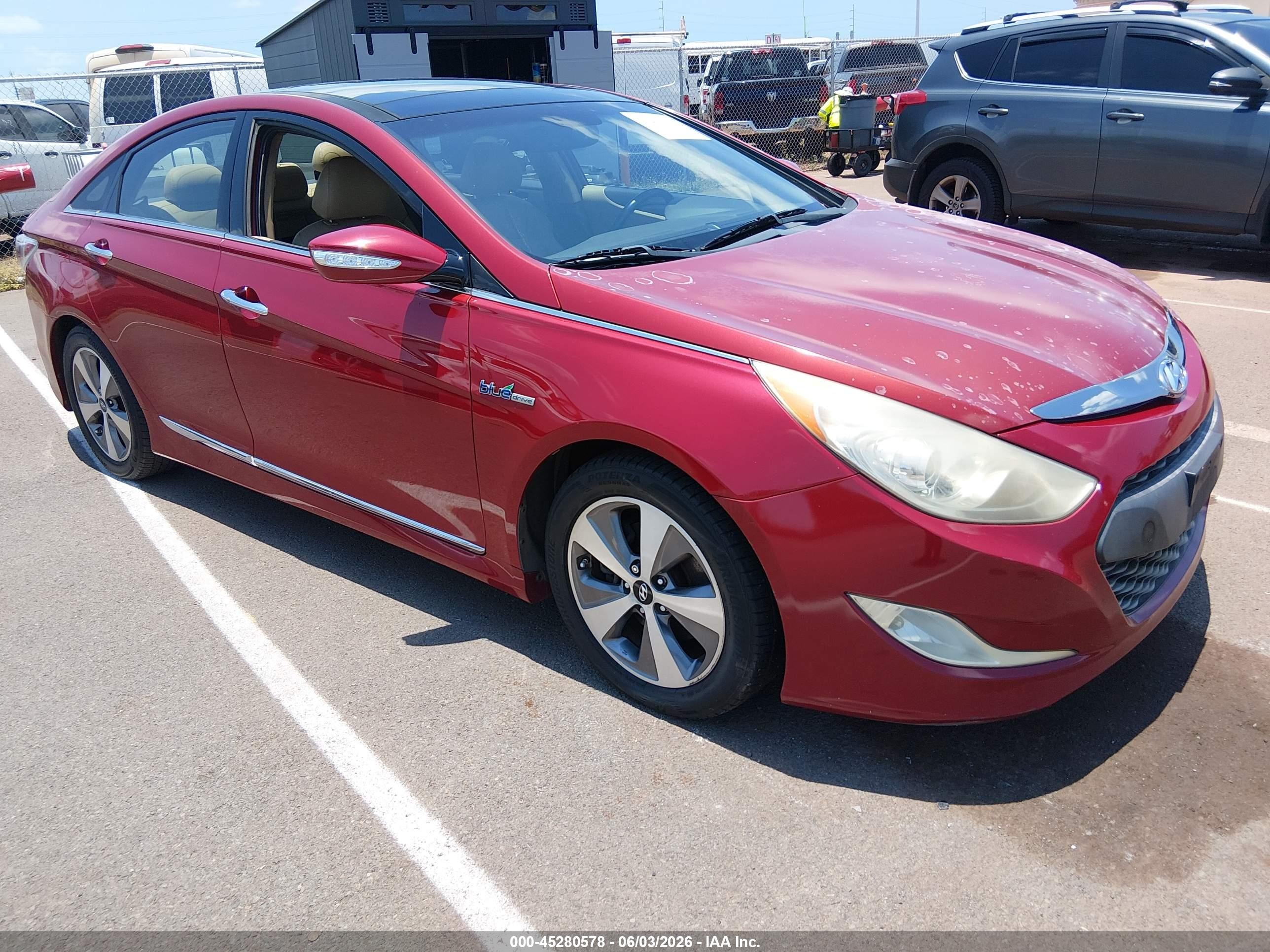 2011 Hyundai Sonata Hybrid, VIN KMHEC4A48BA013786 — Normal wear