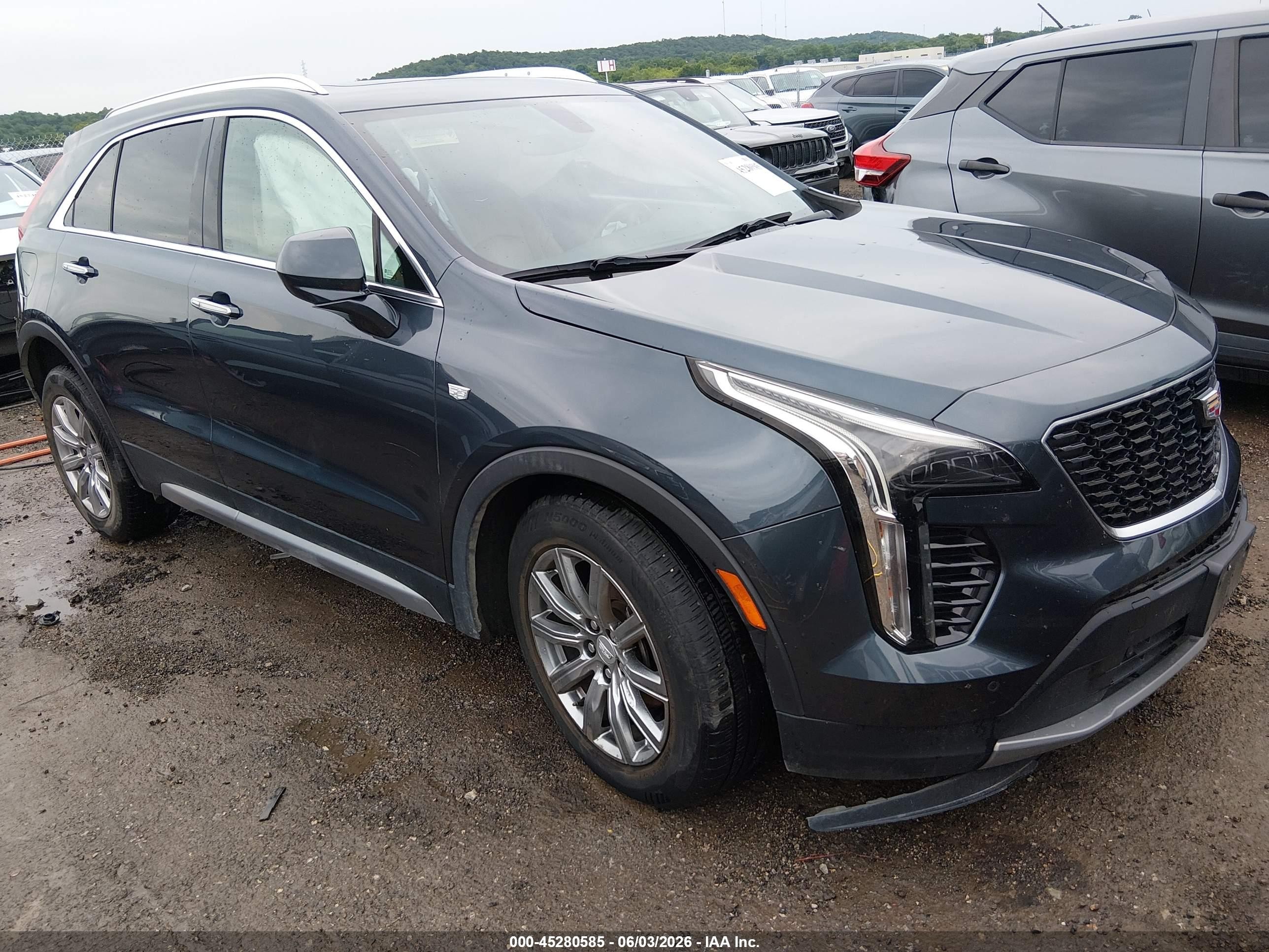 2019 Cadillac XT4 AWD Premium Luxury, VIN 1GYFZDR49KF192428 — Front end
