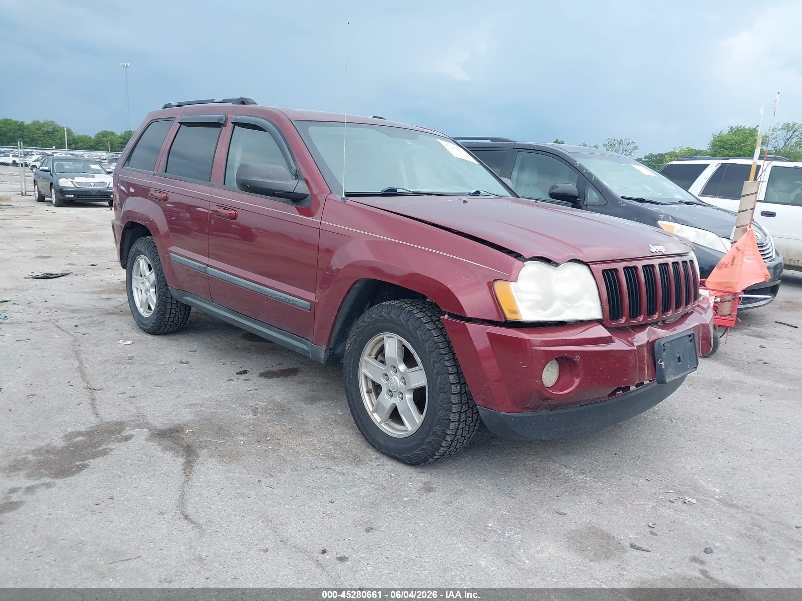 2007 Jeep Grand Cherokee Laredo, VIN 1J8GR48KX7C537087 — Front end