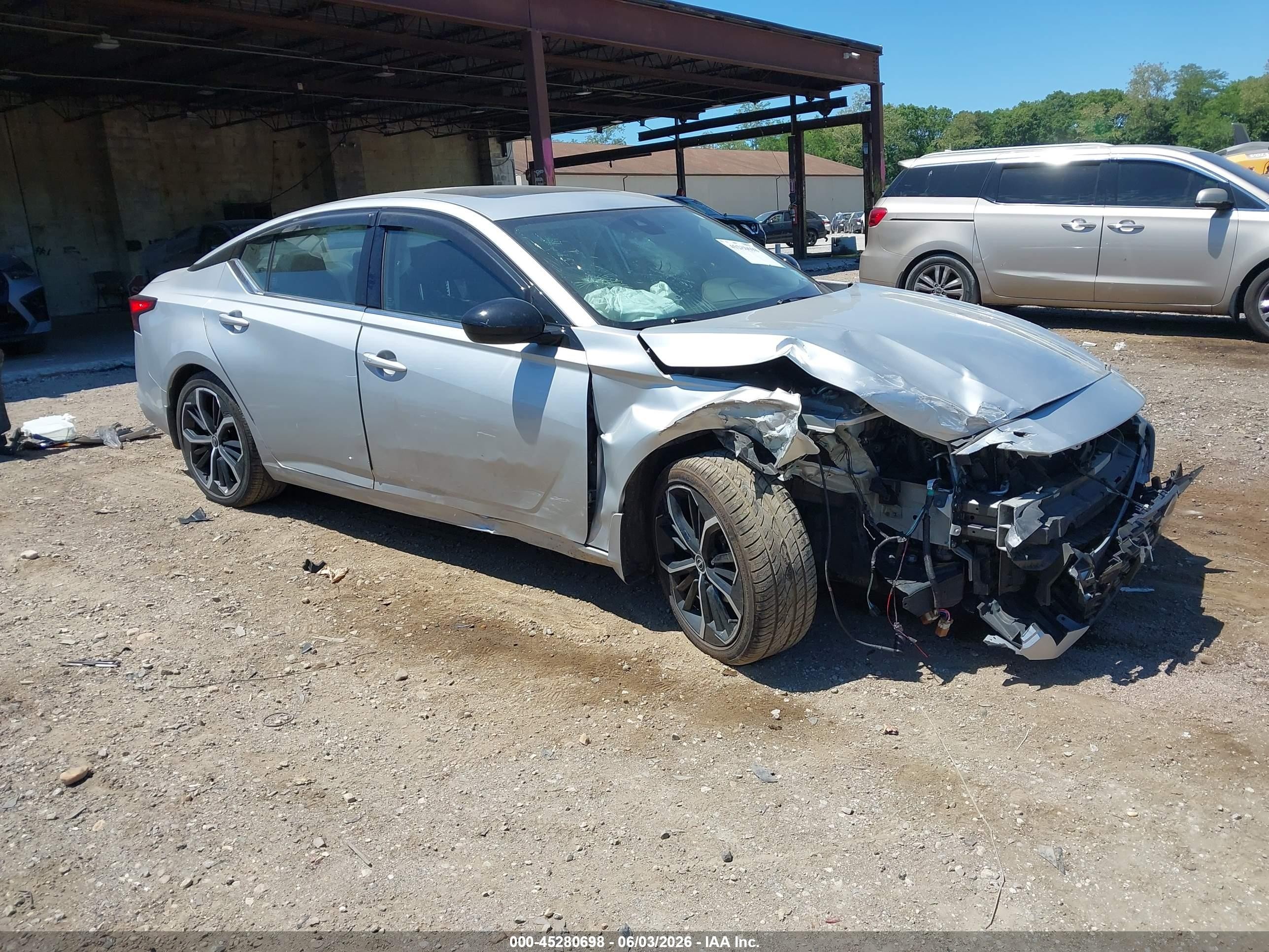 2023 Nissan Altima SR, VIN 1N4BL4CV4PN421141 — Front end