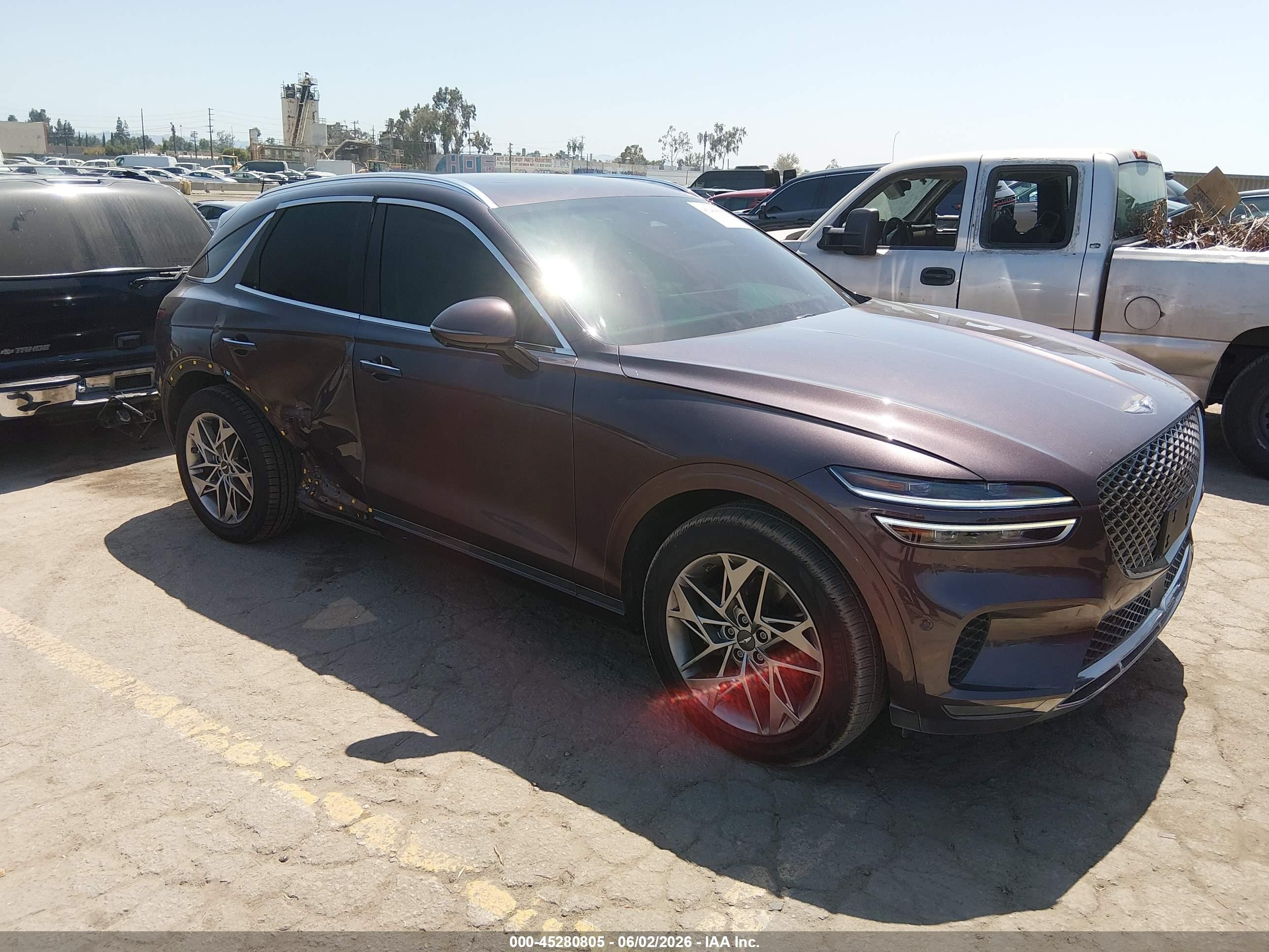 2022 Genesis GV70 2.5T, VIN KMUMADTB0NU072333 — Side