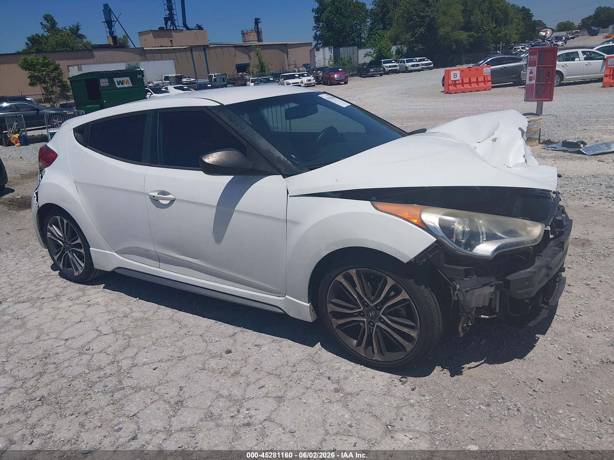2016 Hyundai Veloster Turbo, VIN KMHTC6AE1GU287154 — Front end