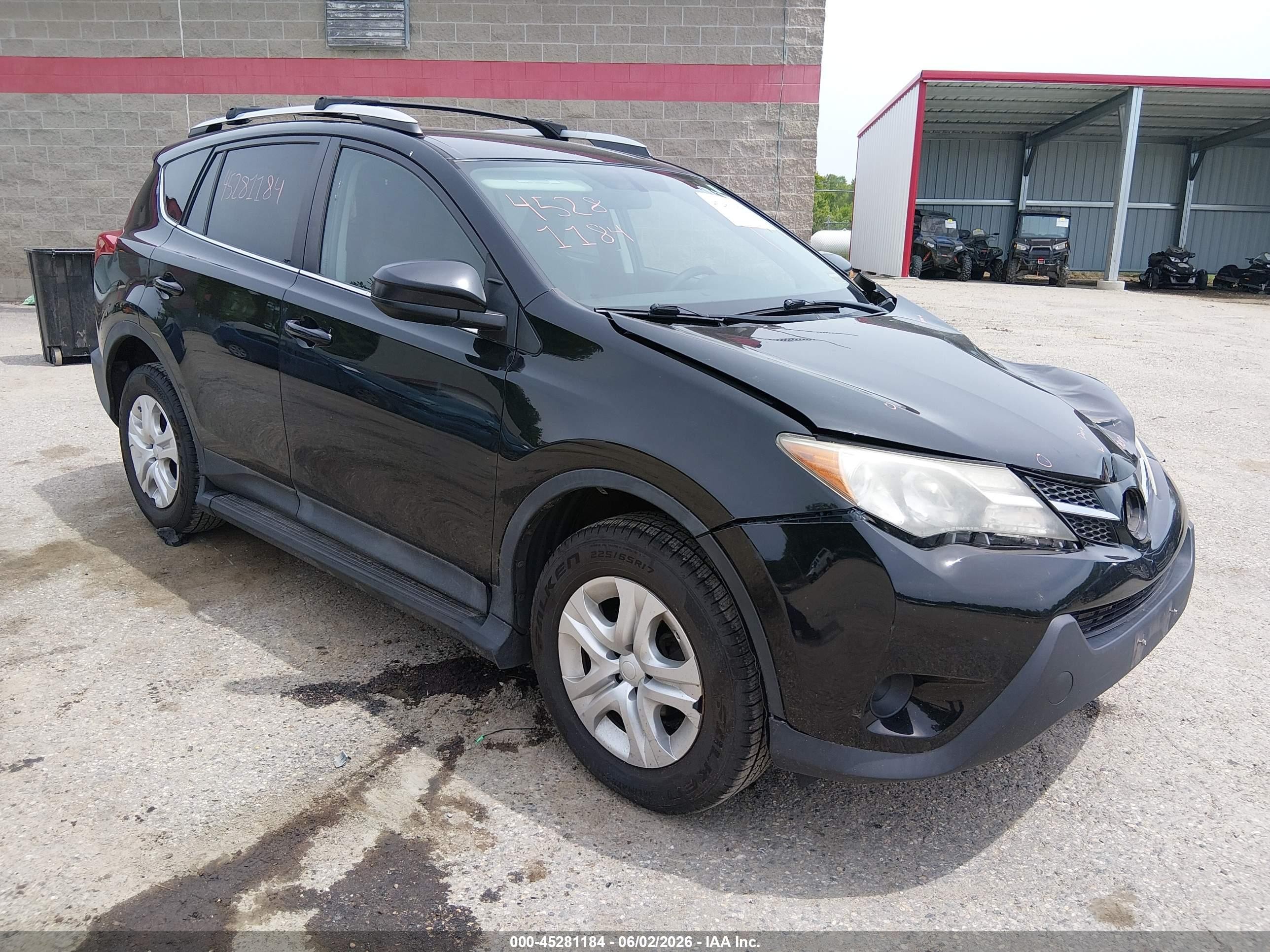 2015 Toyota RAV4 LE, VIN 2T3BFREV4FW268246 — Front end