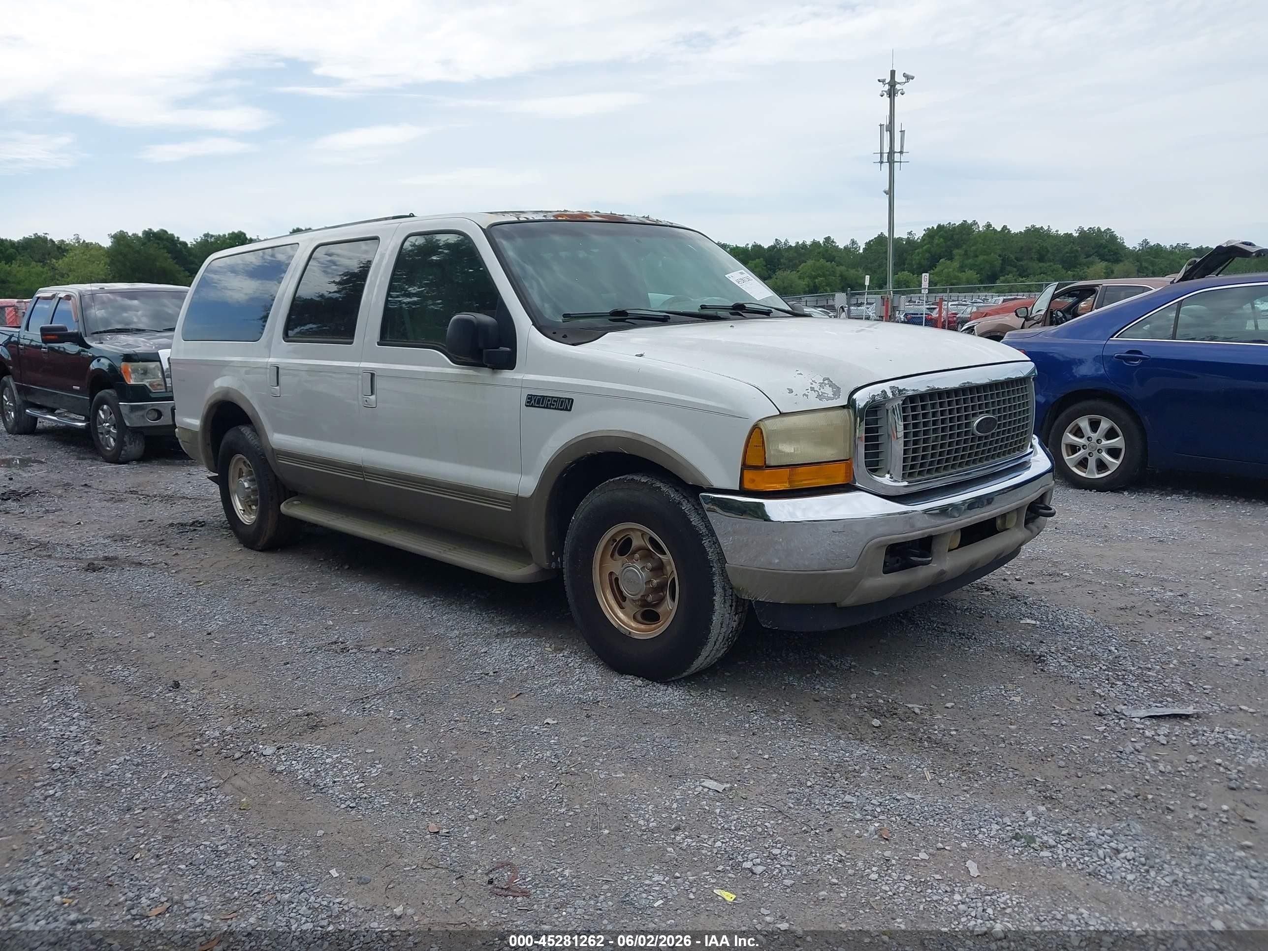 2001 Ford Excursion Limited, VIN 1FMNU42F11EB46118 — Normal wear