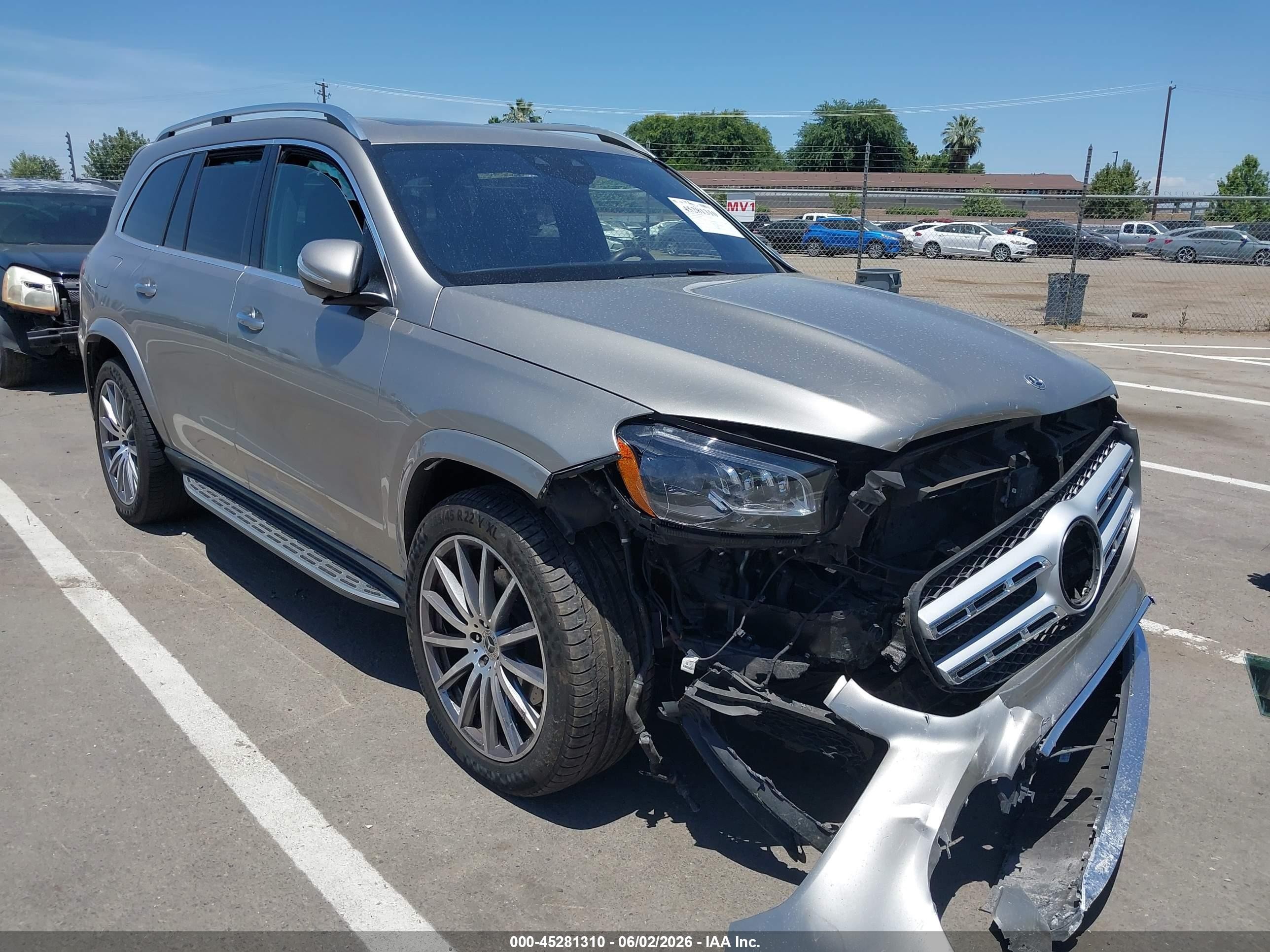 2022 Mercedes-Benz GLS 450, VIN 4JGFF5KE6NA726148 — Front end