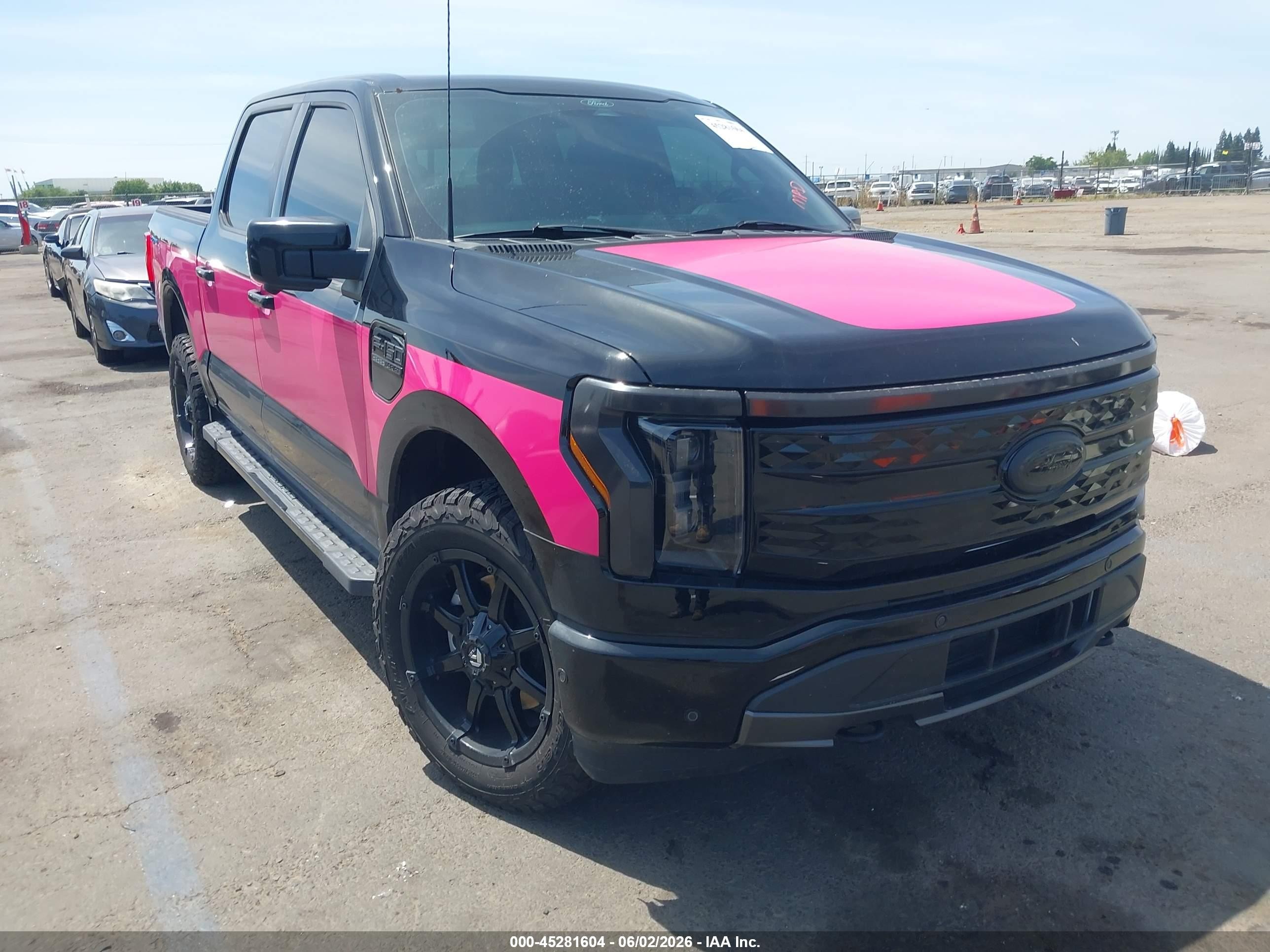 2022 Ford F-150 Lightning Pro, VIN 1FTVW1EV3NWG13913 — Front end