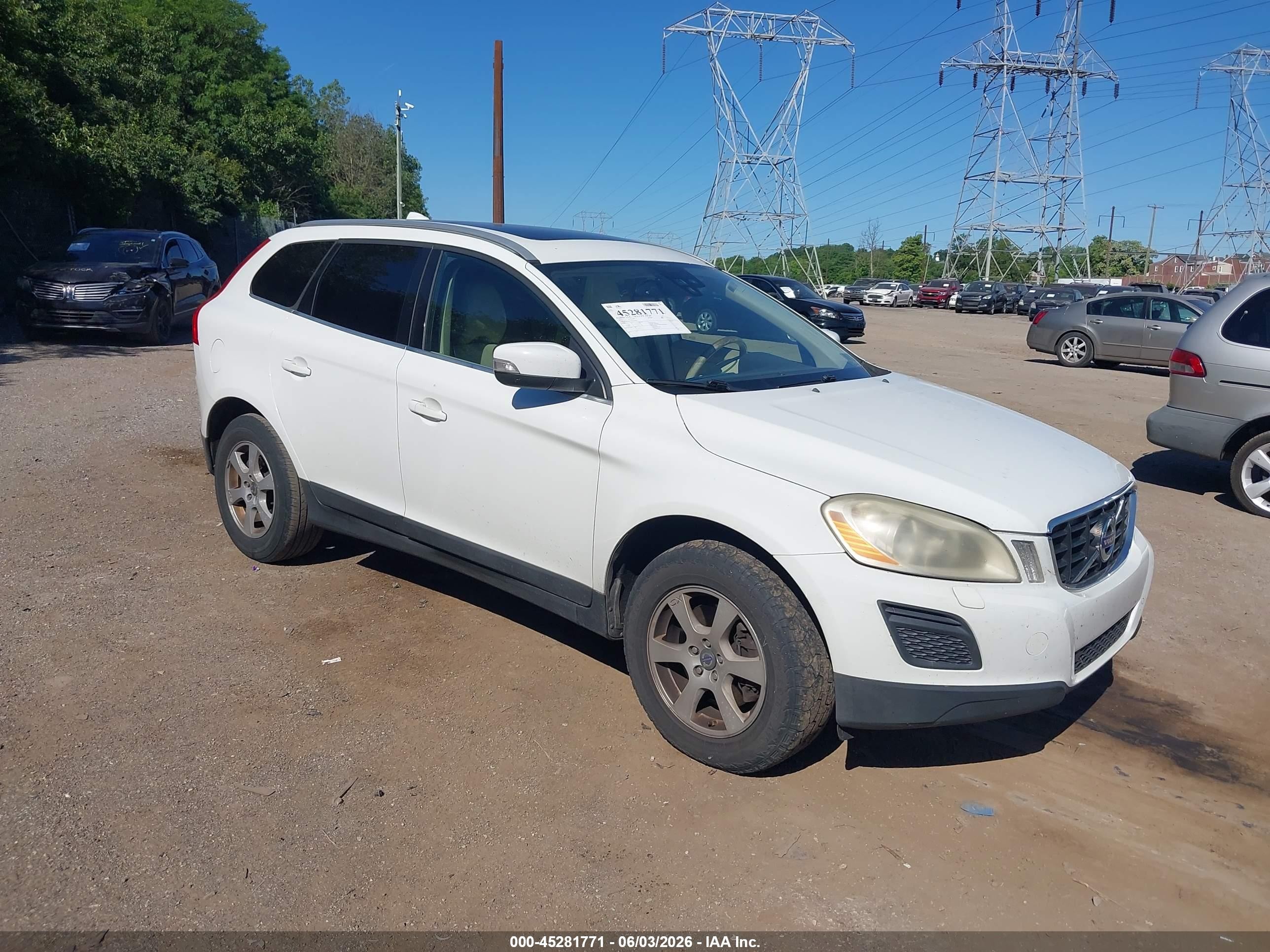 2011 Volvo XC60 3.2L, VIN YV4940DZ1B2181344 — Normal wear