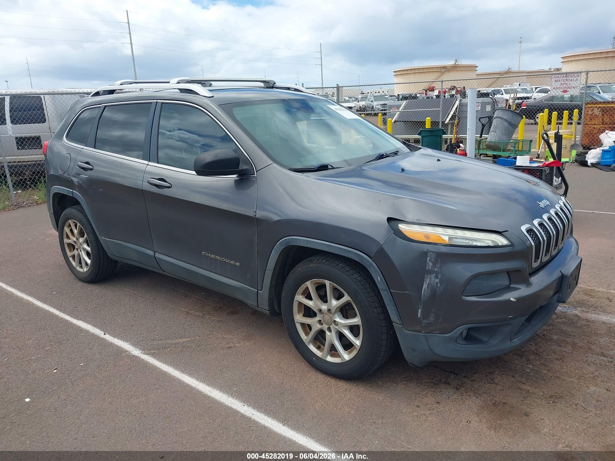 2014 Jeep Cherokee Latitude, VIN 1C4PJLCS3EW299871 — Front end