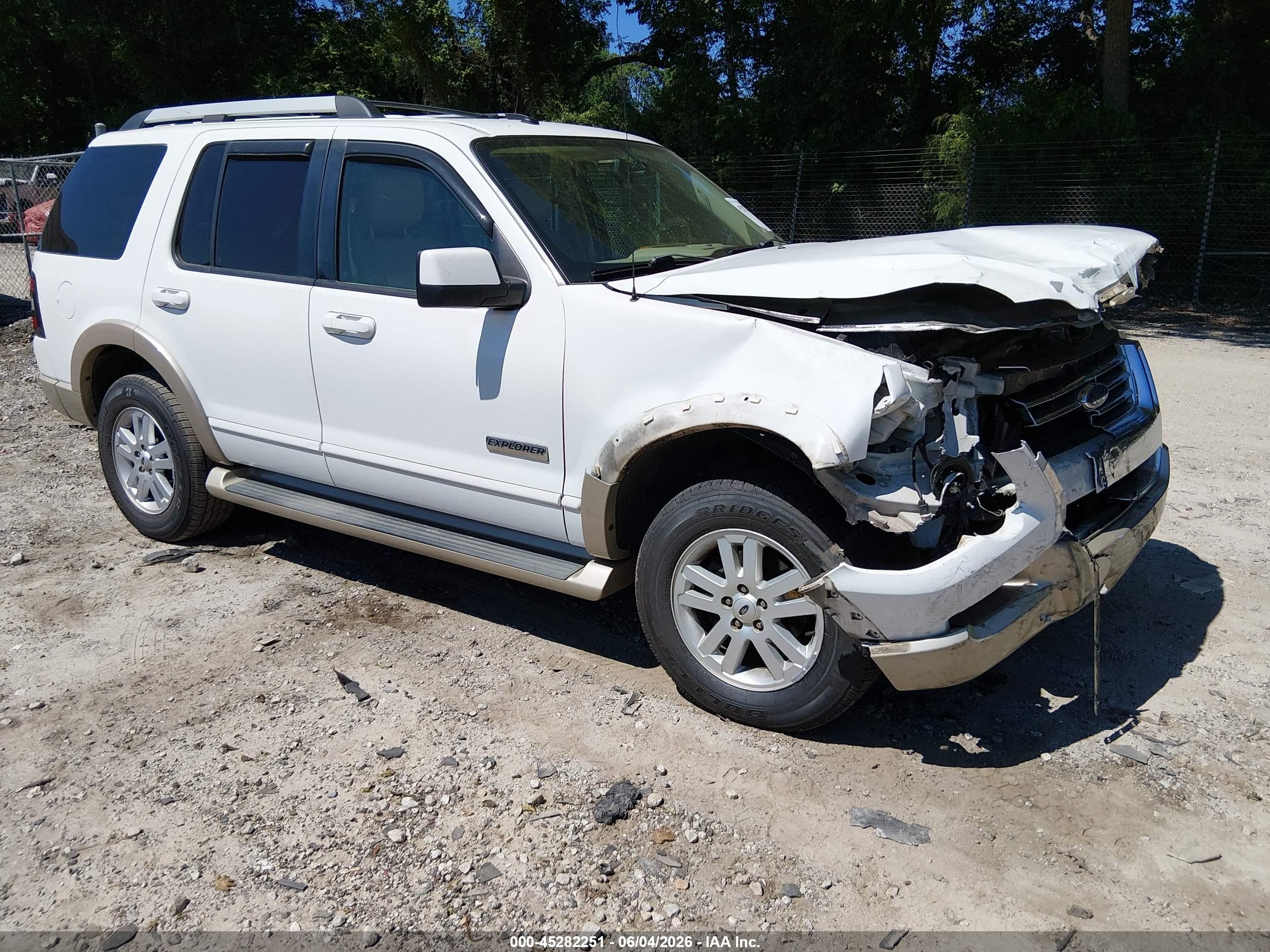 2007 Ford Explorer Eddie Bauer, VIN 1FMEU64EX7UA71613 — Front end
