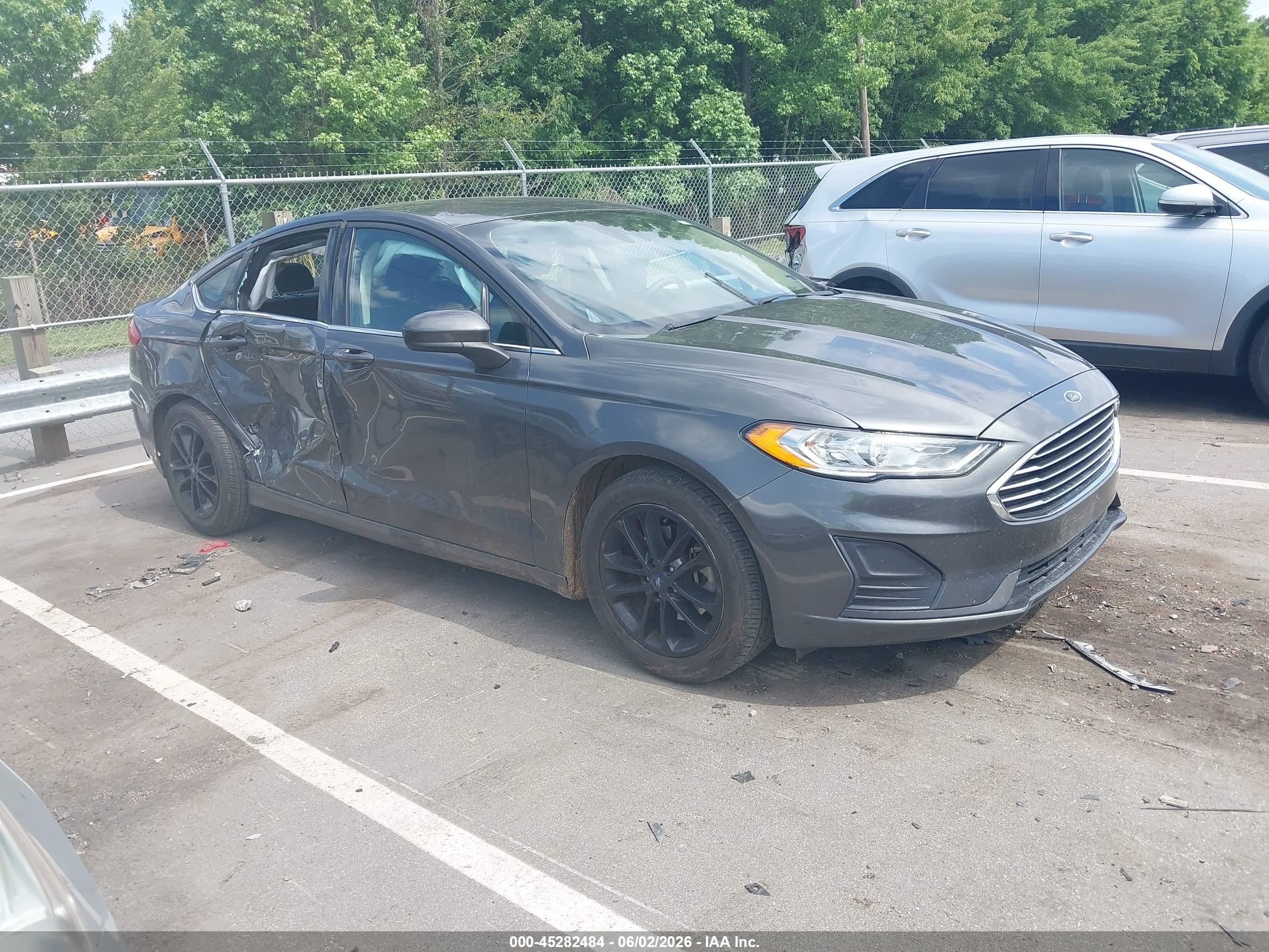 2019 Ford Fusion SE, VIN 3FA6P0HD6KR186326 — Бок