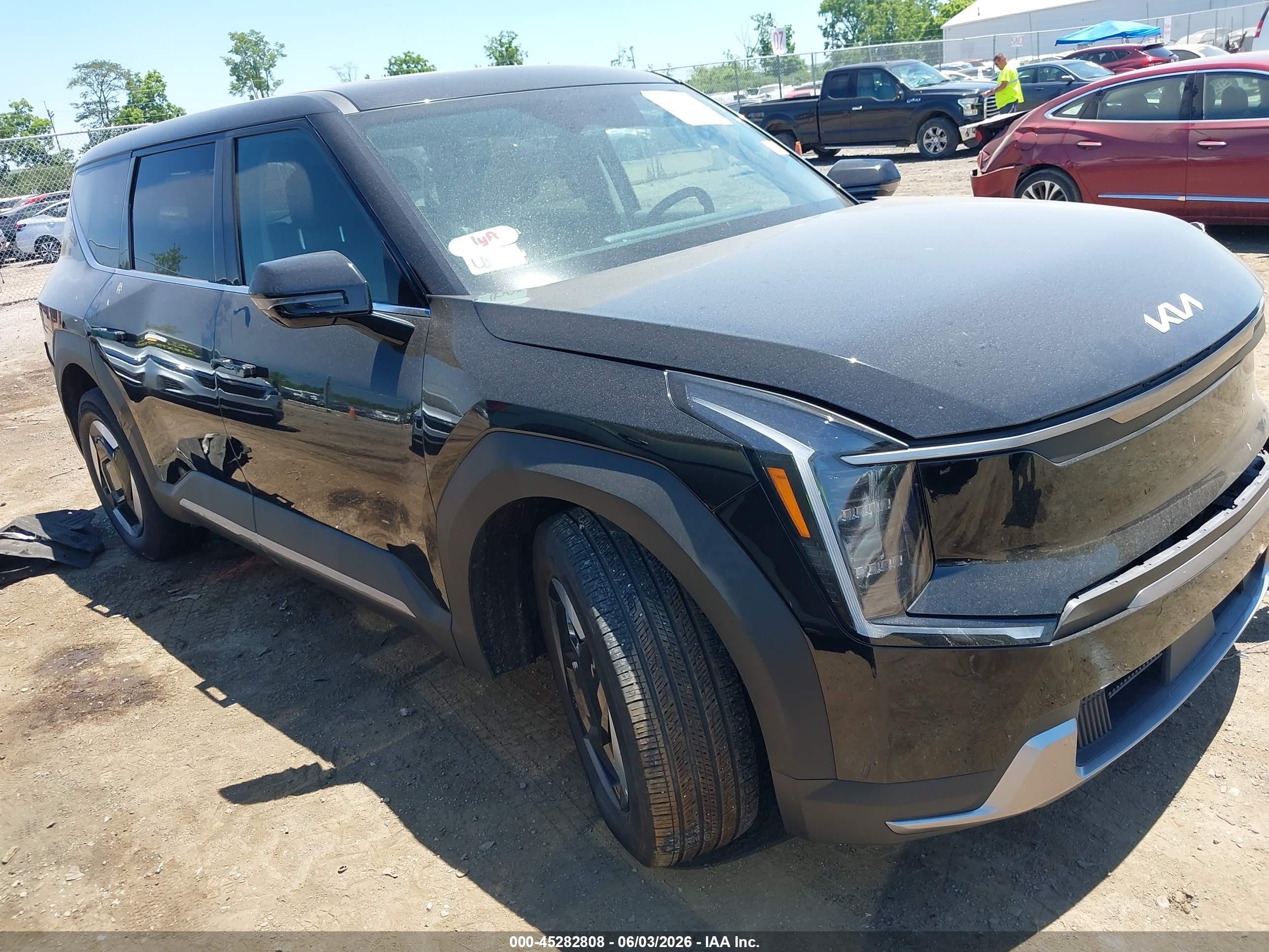 2026 Kia EV9 Light Long Range, VIN 5XYAB5S14TG006965 — Front end