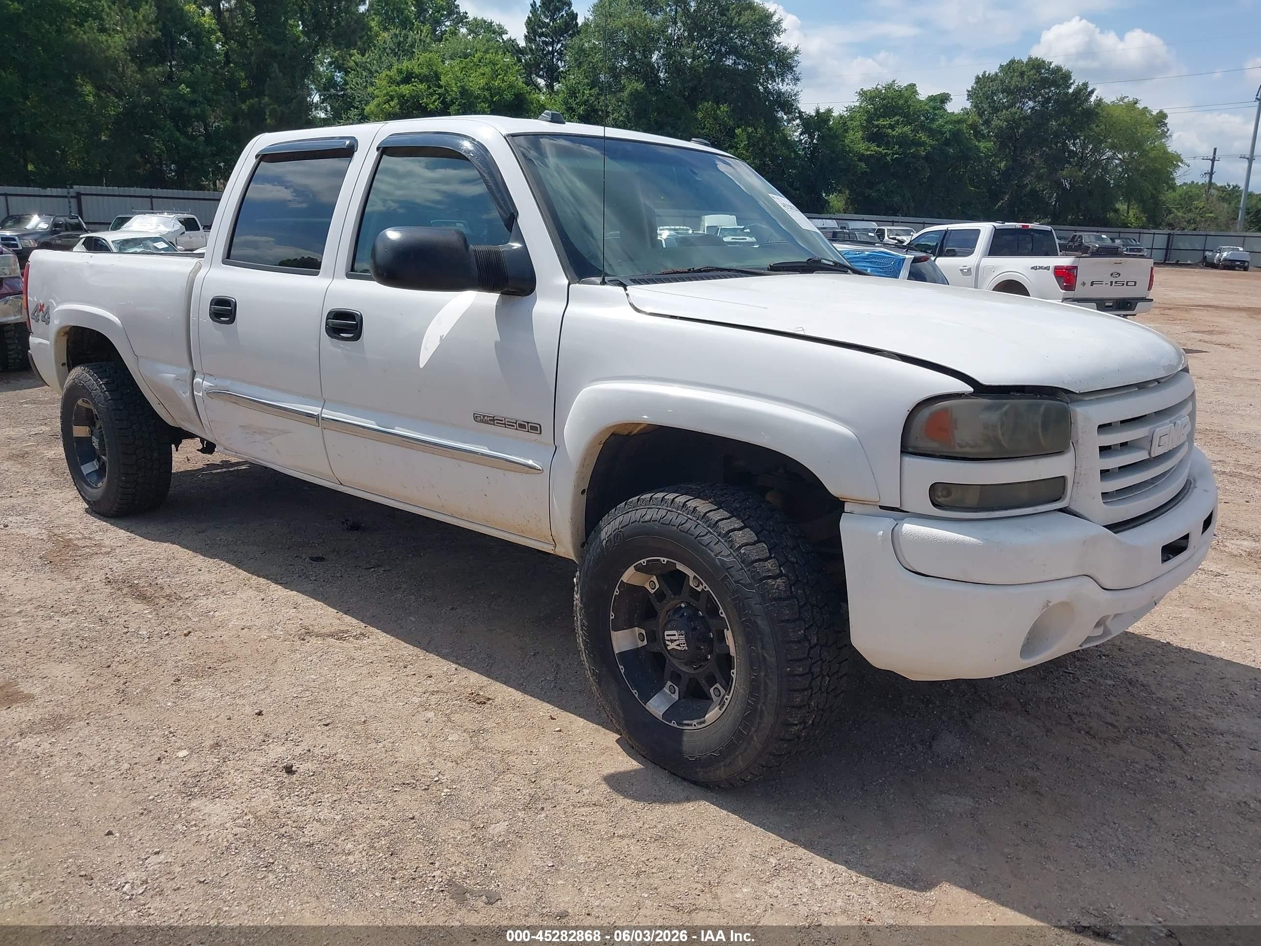 2004 GMC Sierra 2500 SLT, VIN 1GTGK23U74F123297 — Side