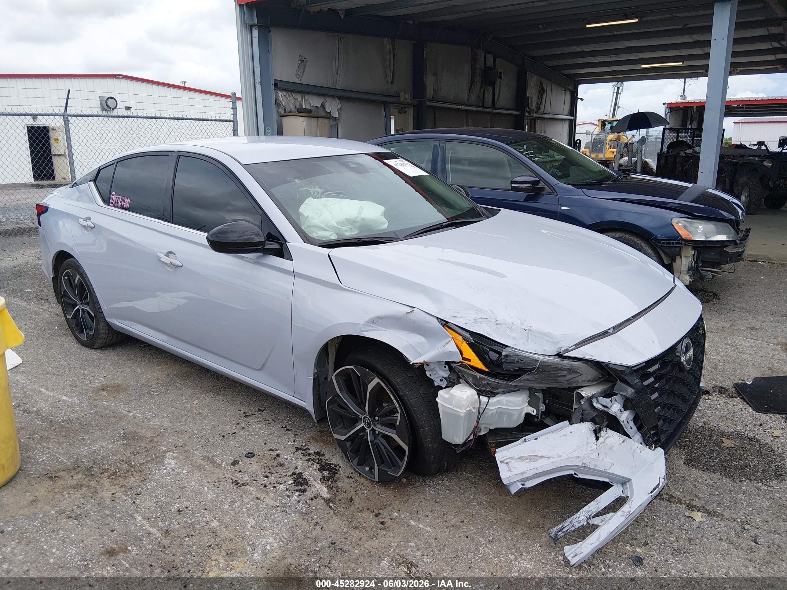 2025 Nissan Altima SR, VIN 1N4BL4CW7SN347909 — Front end