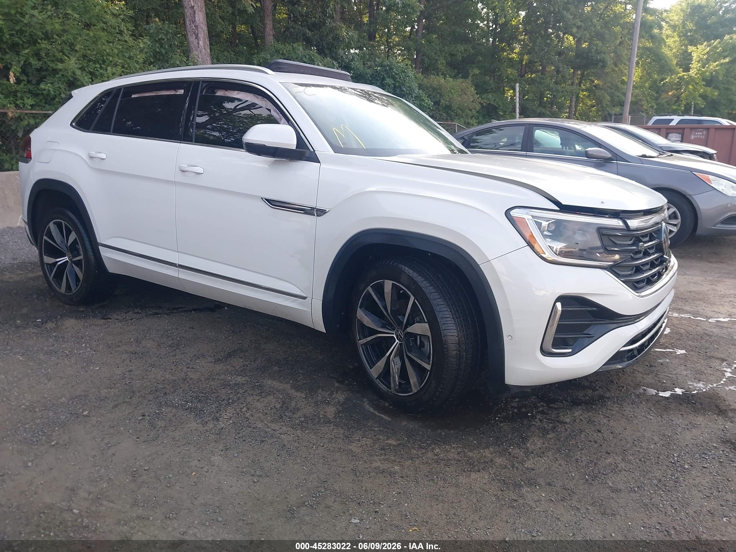 2024 Volkswagen Atlas SEL Premium R-Line, VIN 1V2FE2CA0RC232250 — Front end