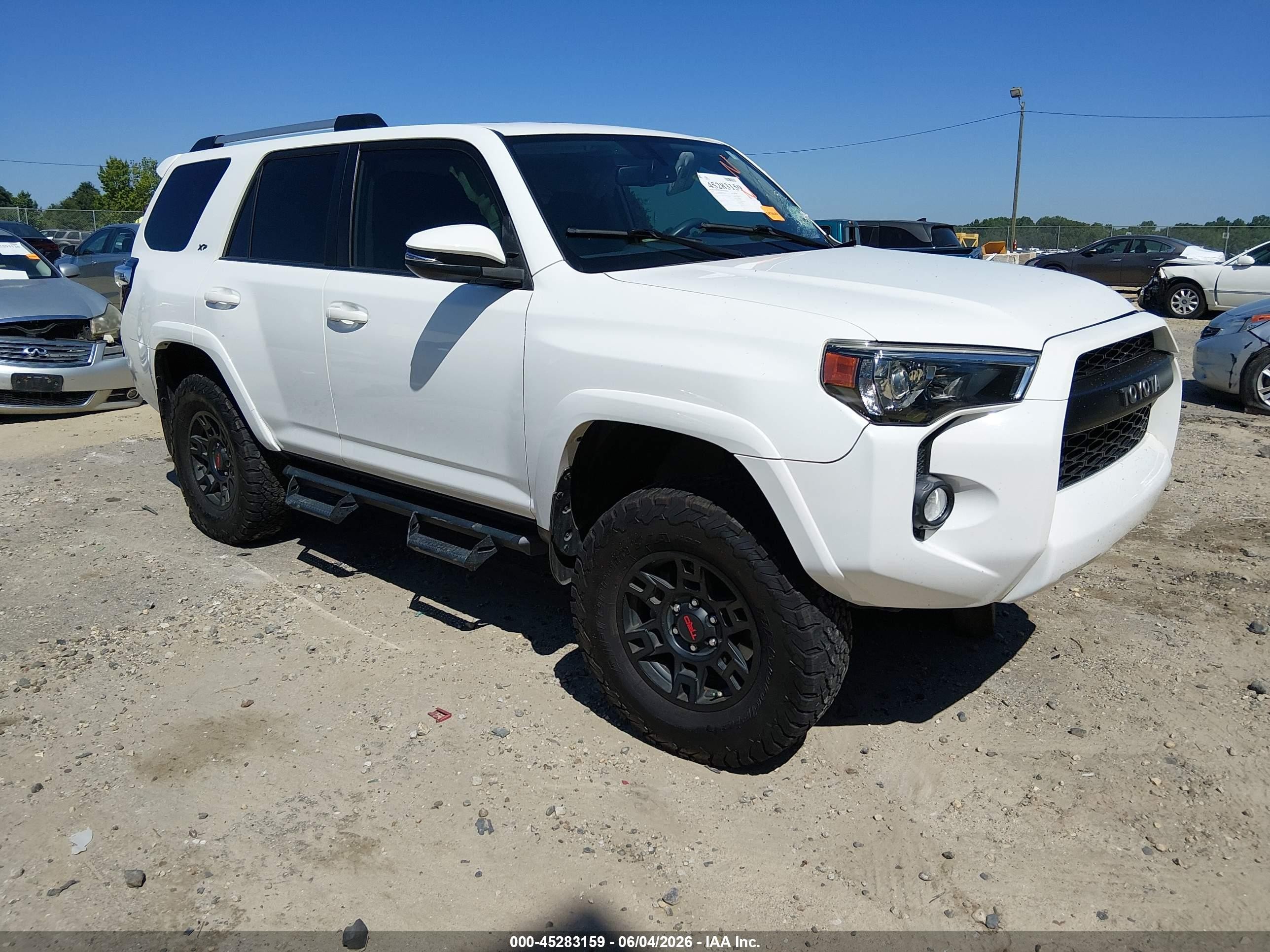 2019 Toyota 4Runner SR5 Premium, VIN JTEBU5JR0K5630898 — Side