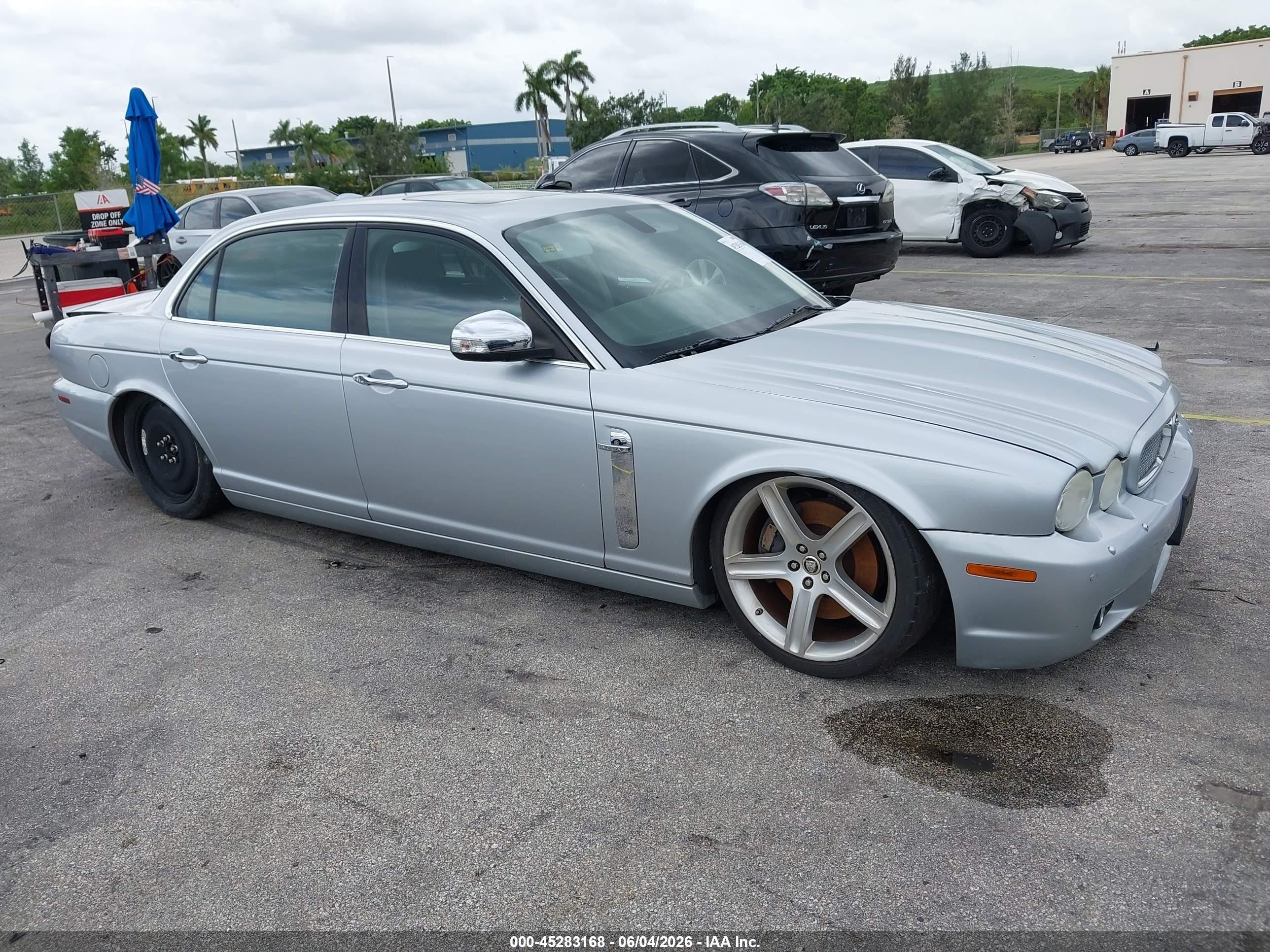 2008 Jaguar XJ Vanden Plas, VIN SAJWA82C38TH21537 — Normal wear