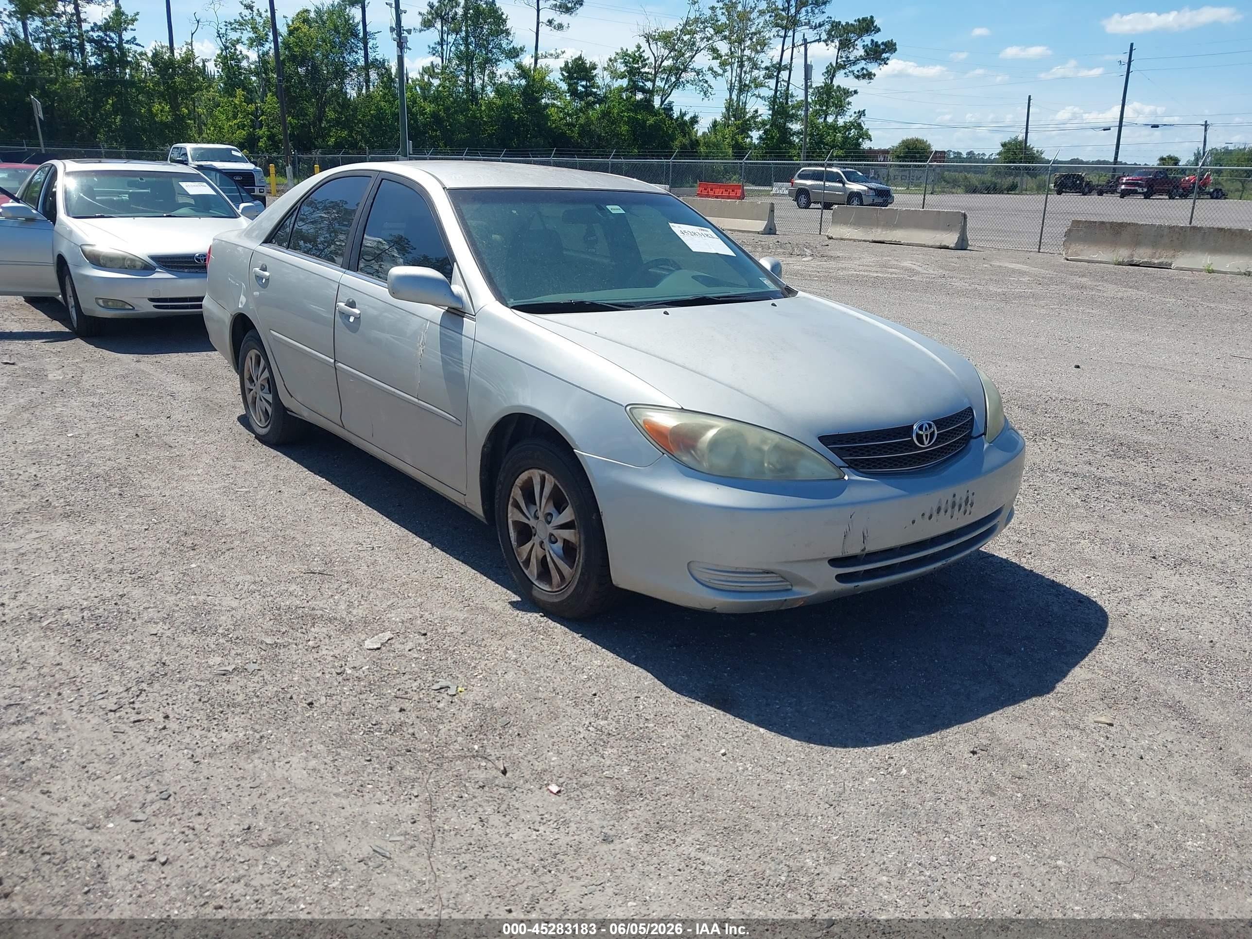 2004 Toyota Camry LE, VIN 4T1BF30K54U572363 — Normal wear